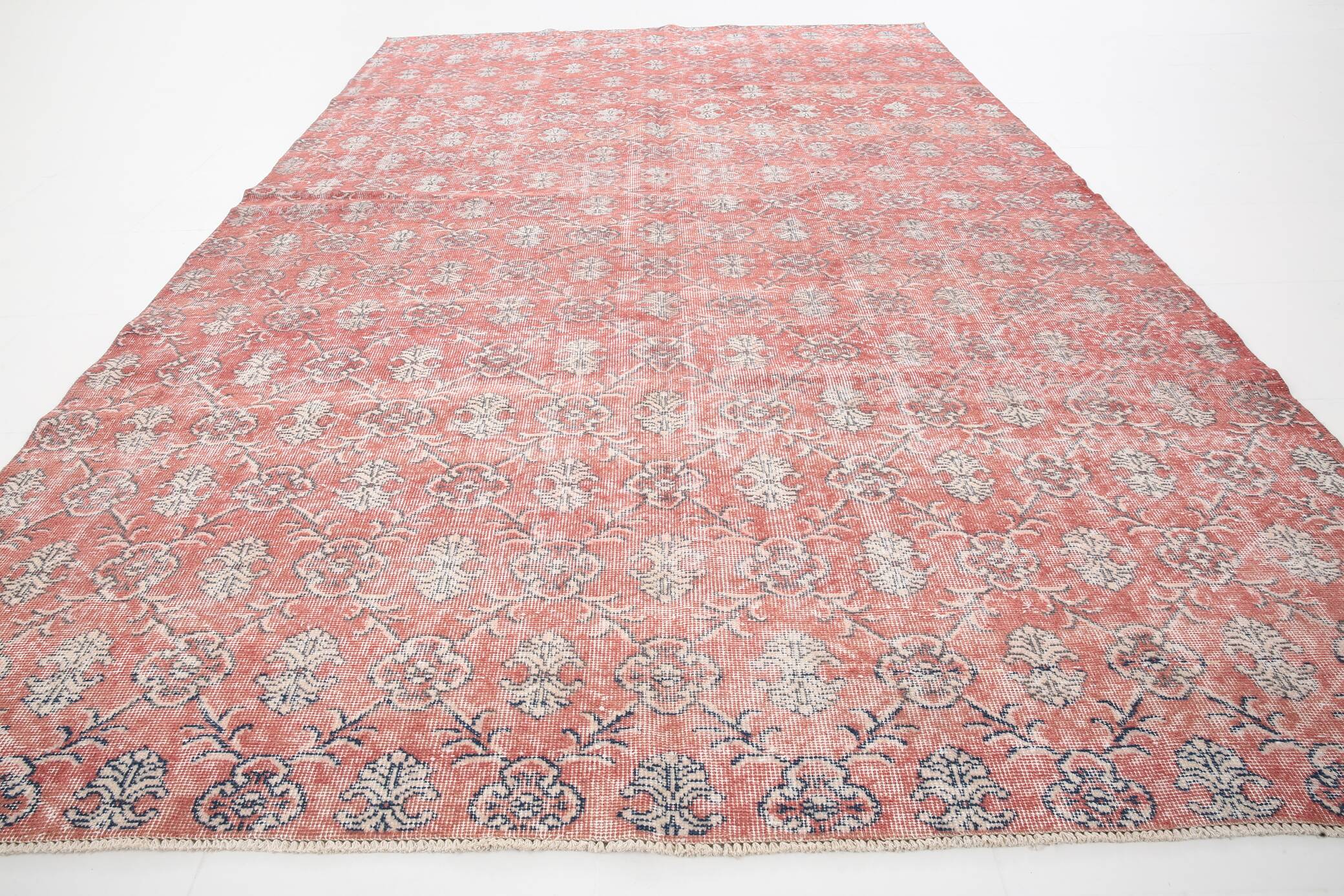 Pale red classic vintage rug, 215x335cm