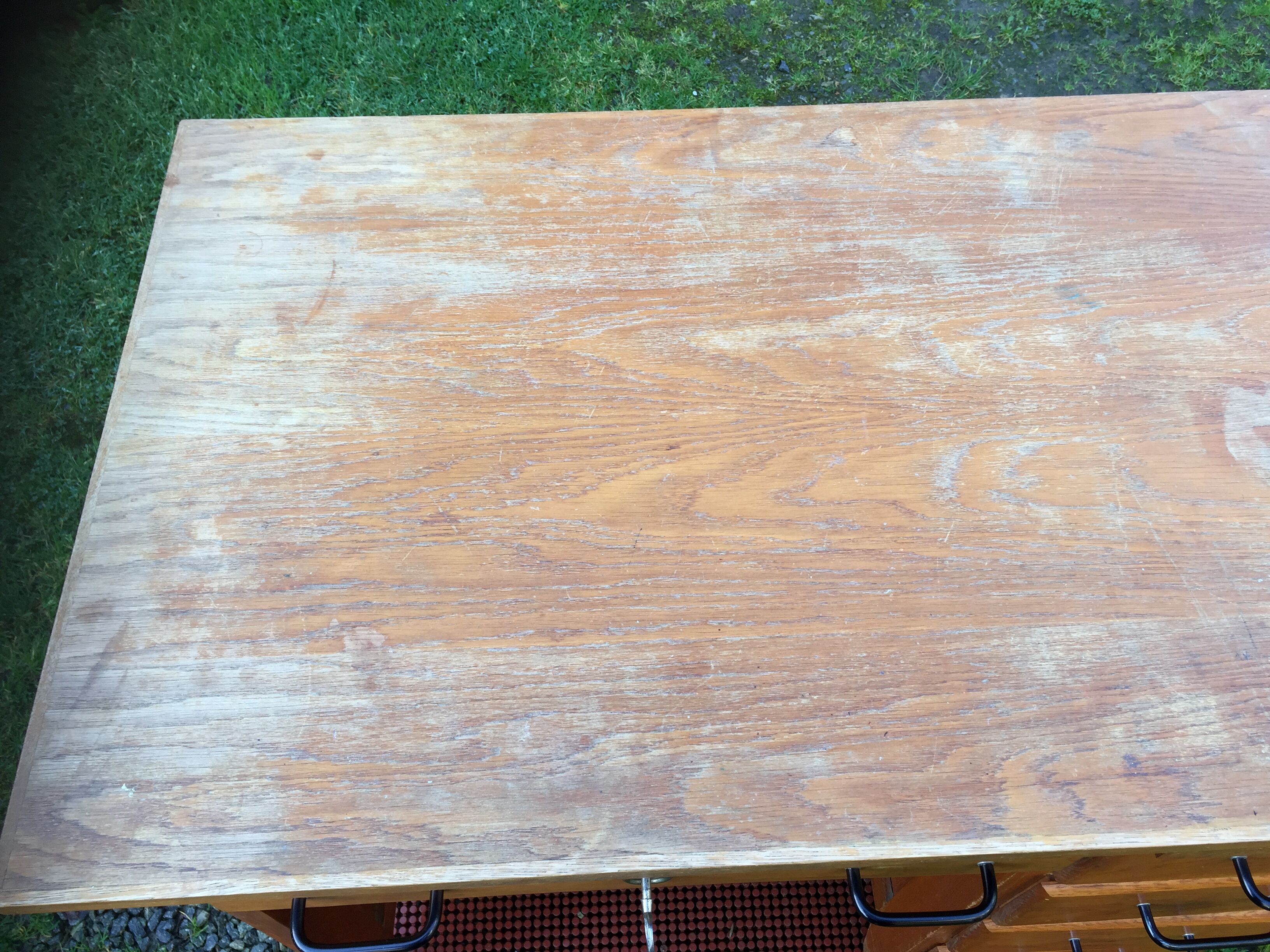 Vintage oak desk with 5 drawers and 1 pull.