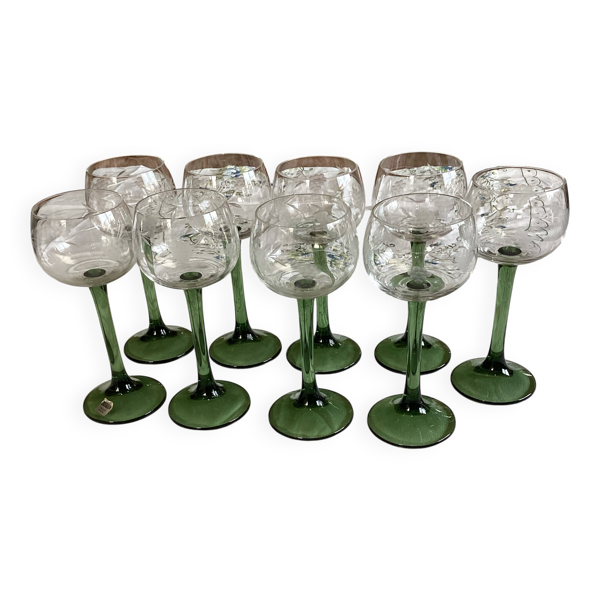 9 verres à vin d’Alsace Cristalline dimension : hauteur -17cm- diamètre -7-