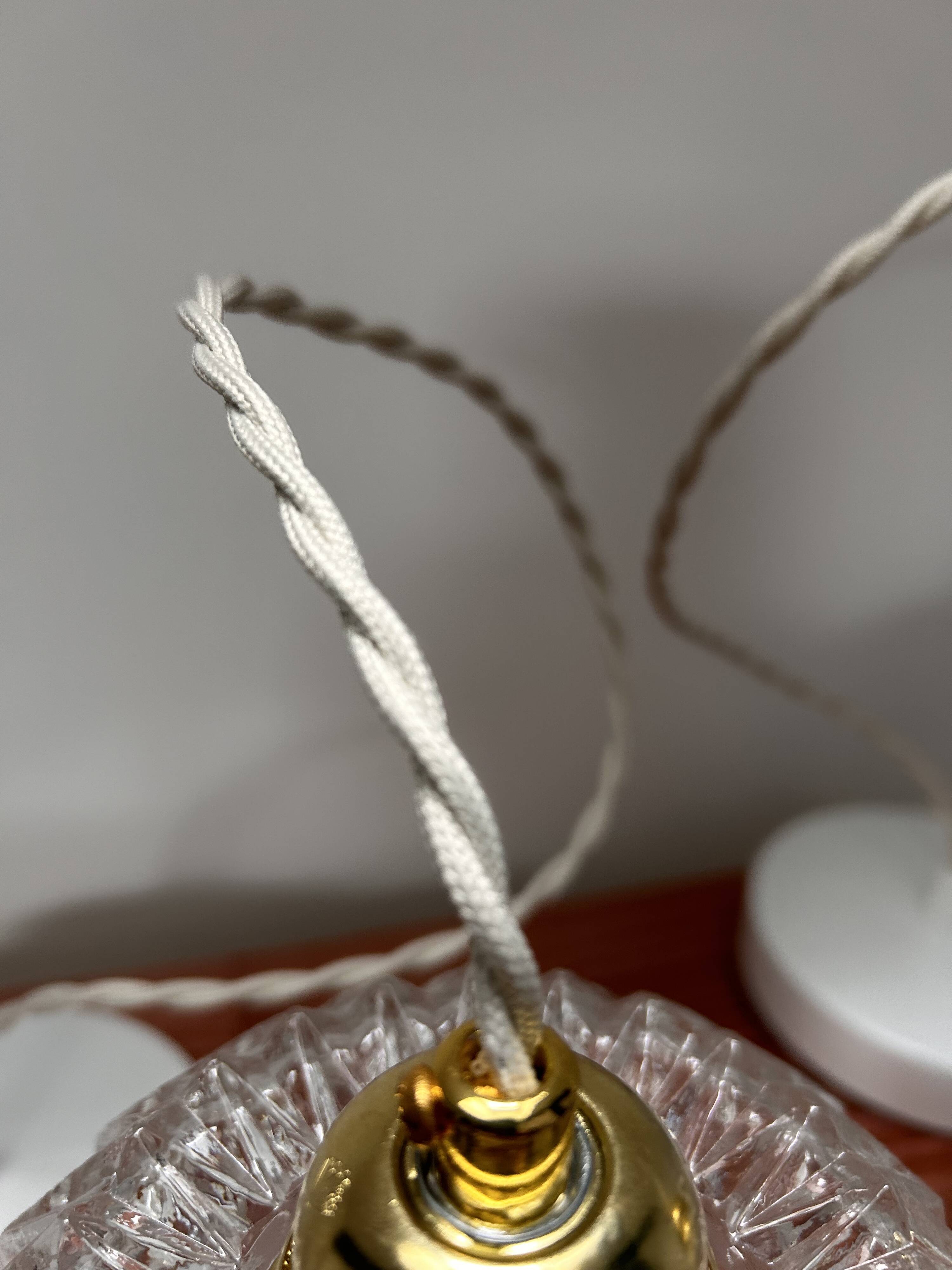 Paire de suspensions vintage en verre ciselé