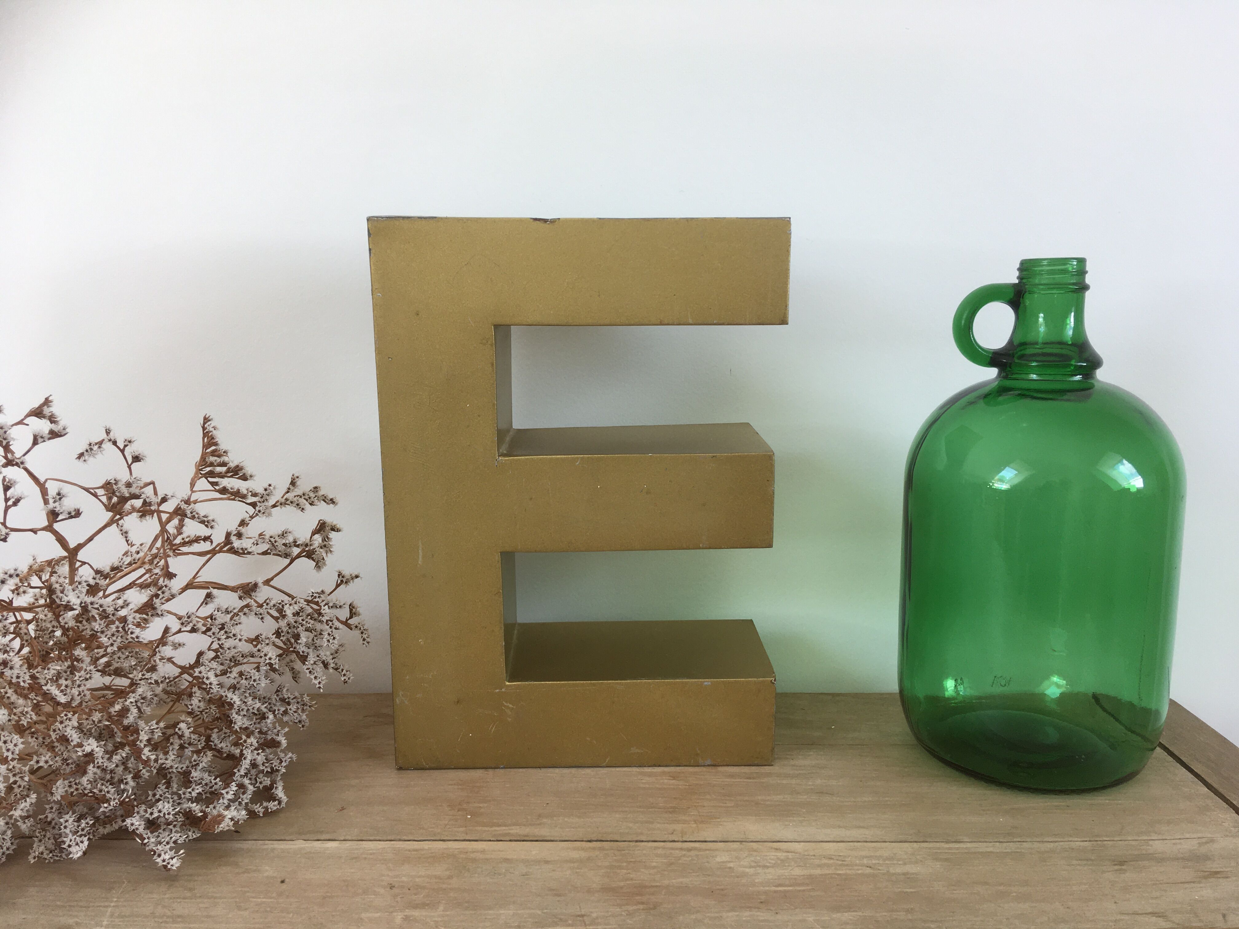 Golden vintage sign letter E