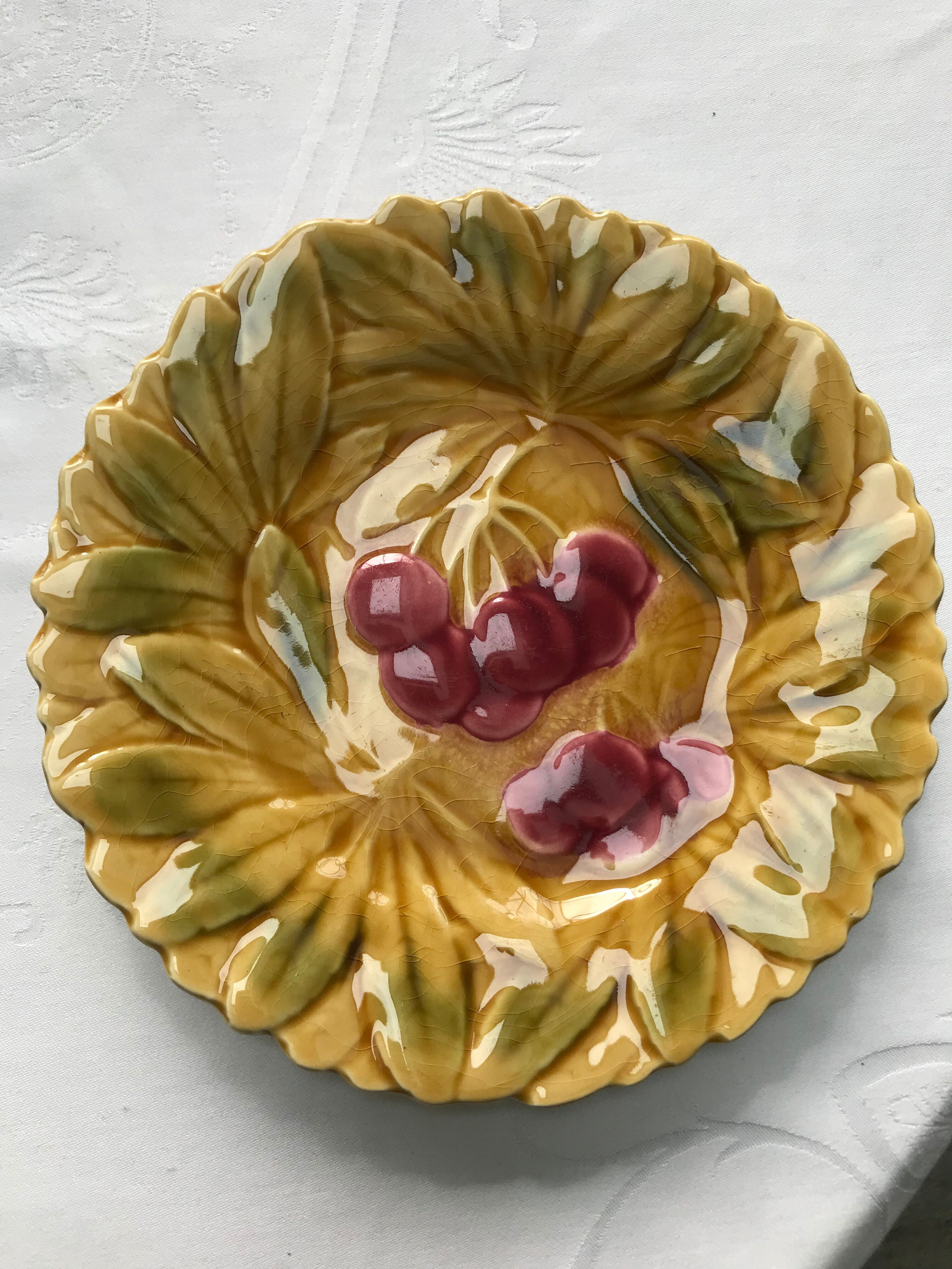 Dessert plates Majolica barbotine