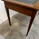 Bureau Louis XVI tapis cuir vert avec tablettes