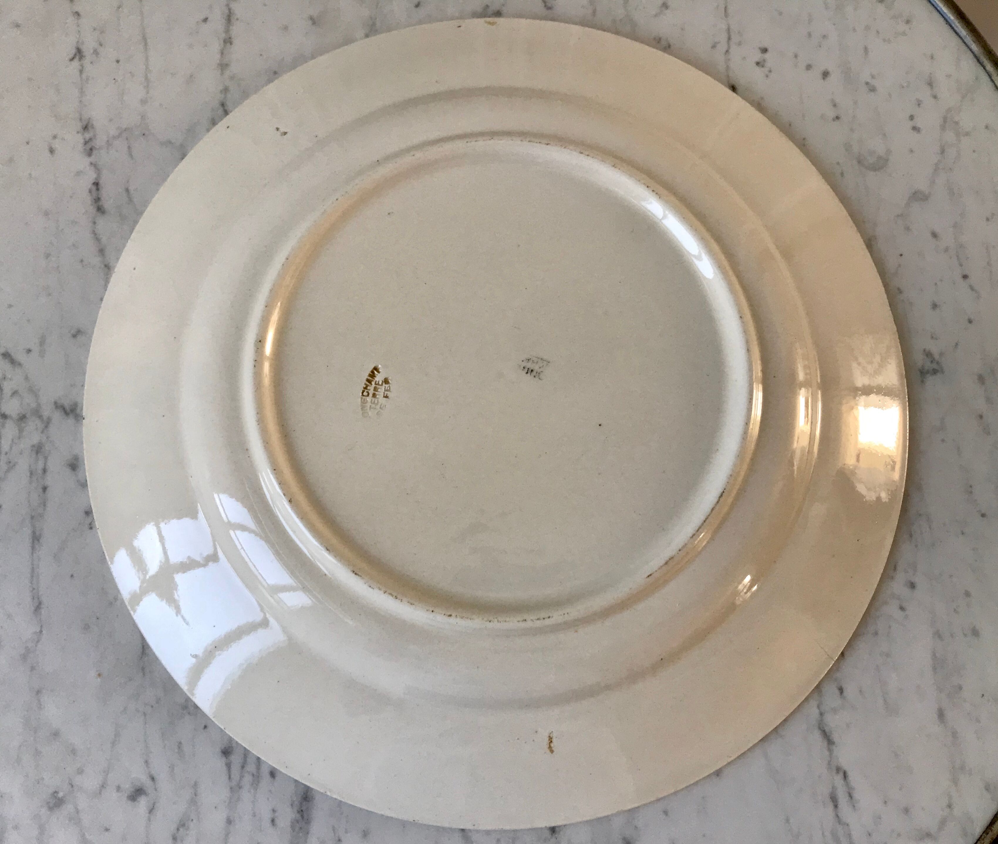 Plat rond Terre de Fer Longchamp milieu XIXème