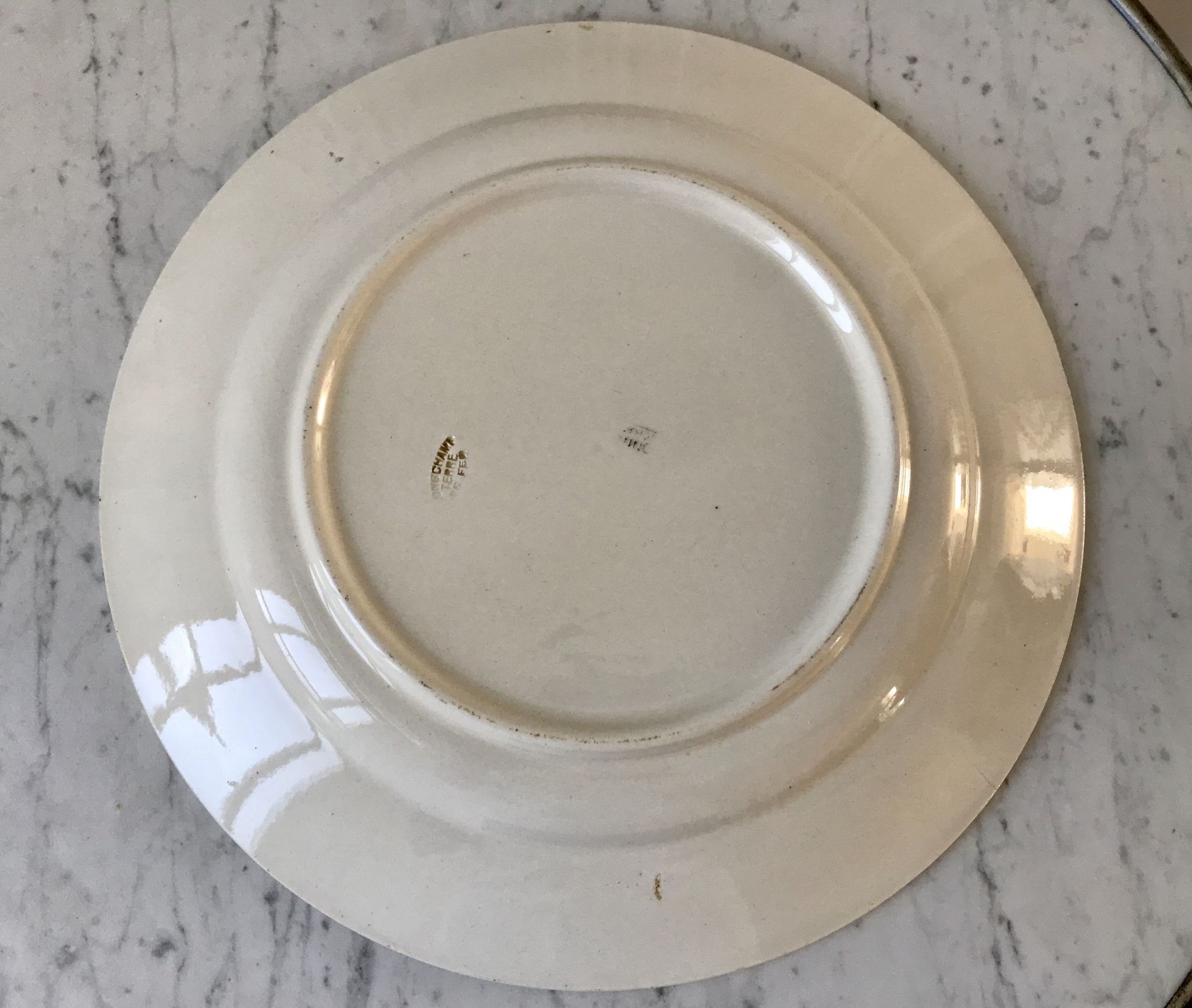 Plat rond Terre de Fer Longchamp milieu XIXème