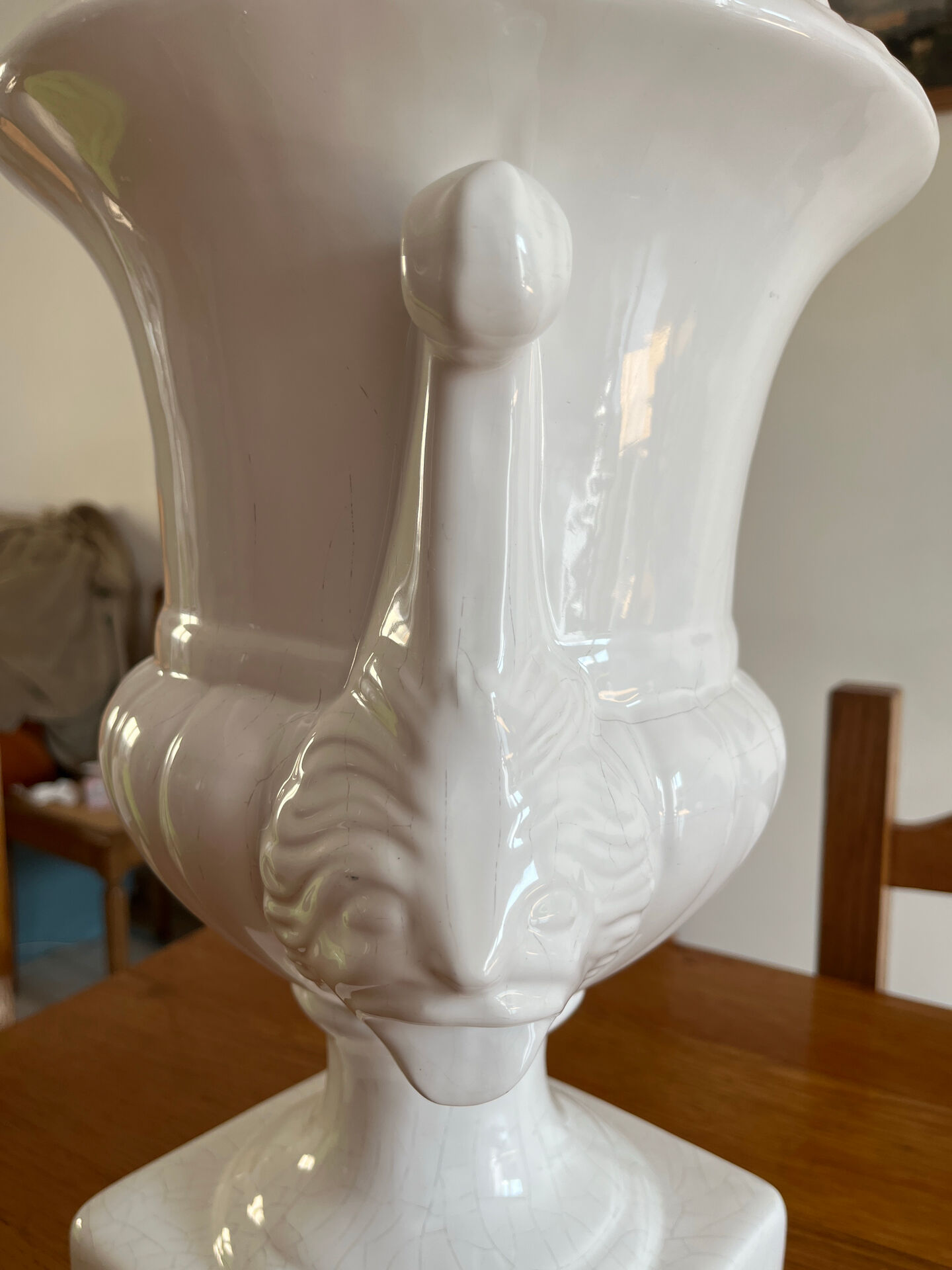 Large Médicis style vase