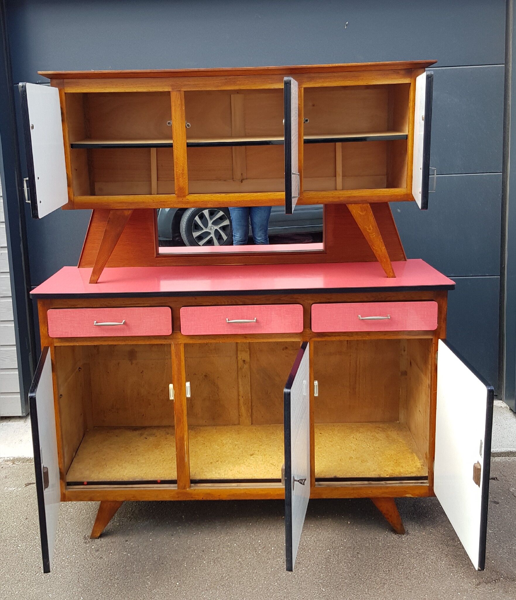 Buffet formica feet compass