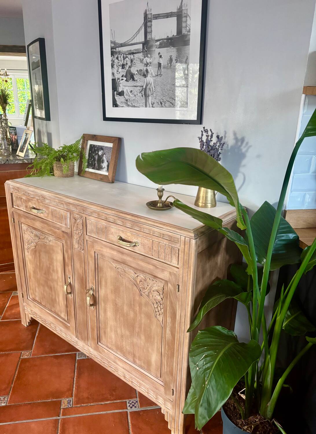 Buffet Art Déco des années 40 en bois massif blanchi – restaurer