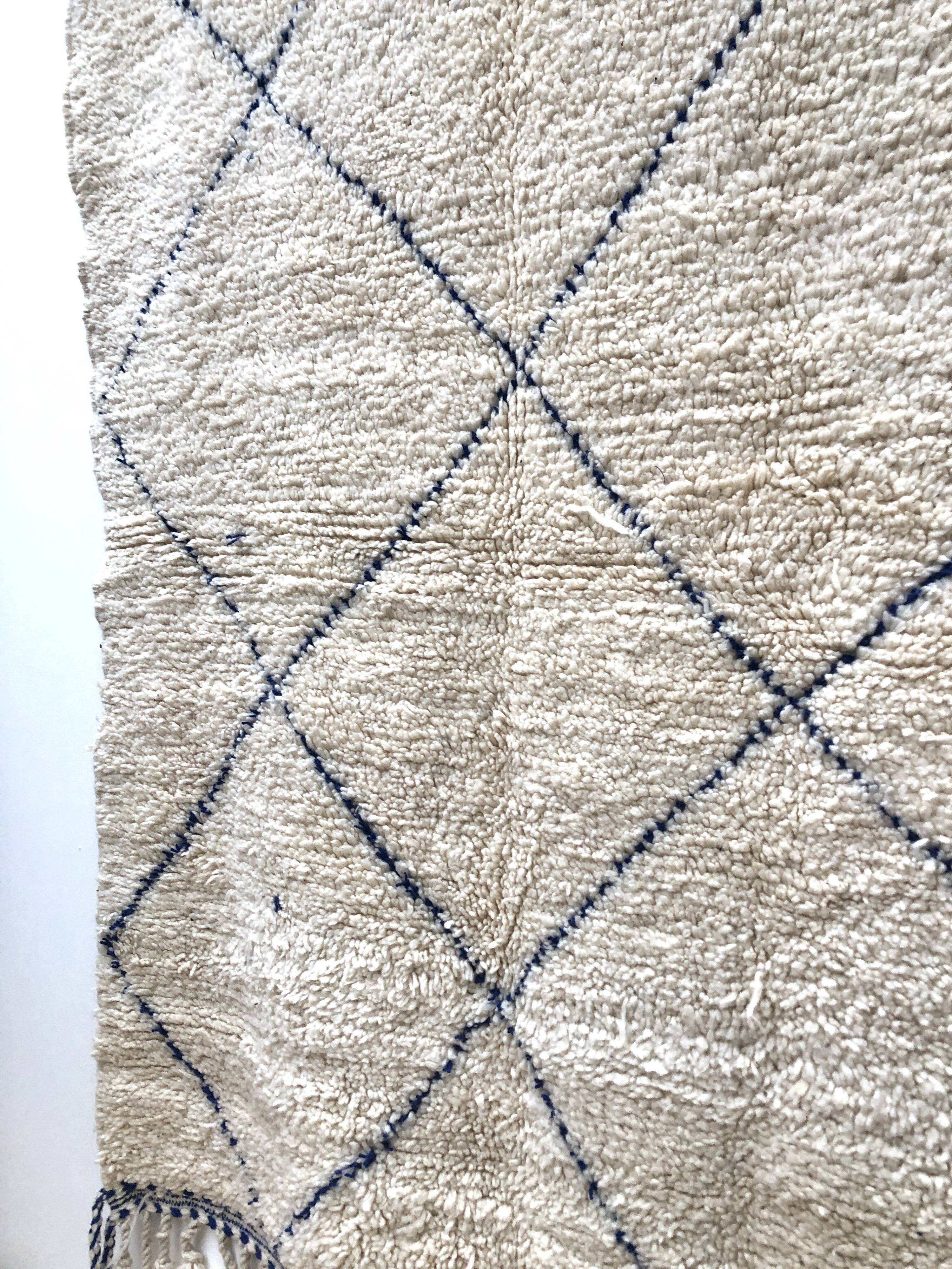 Moroccan Berber carpet Beni Ouarain with majorelle blue diamonds 1.89x1.38m