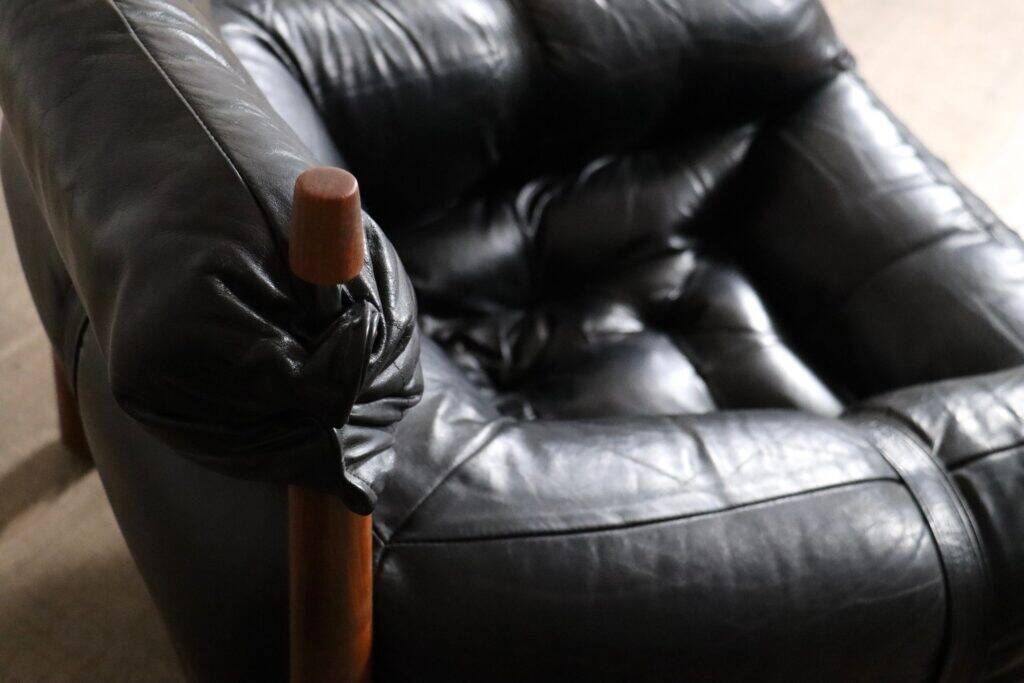 Percival Lafer MP-81 lounge chairs with ottoman in black leather, Brazil 1970s