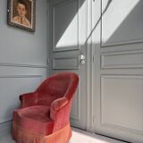 Pink velvet toad chair