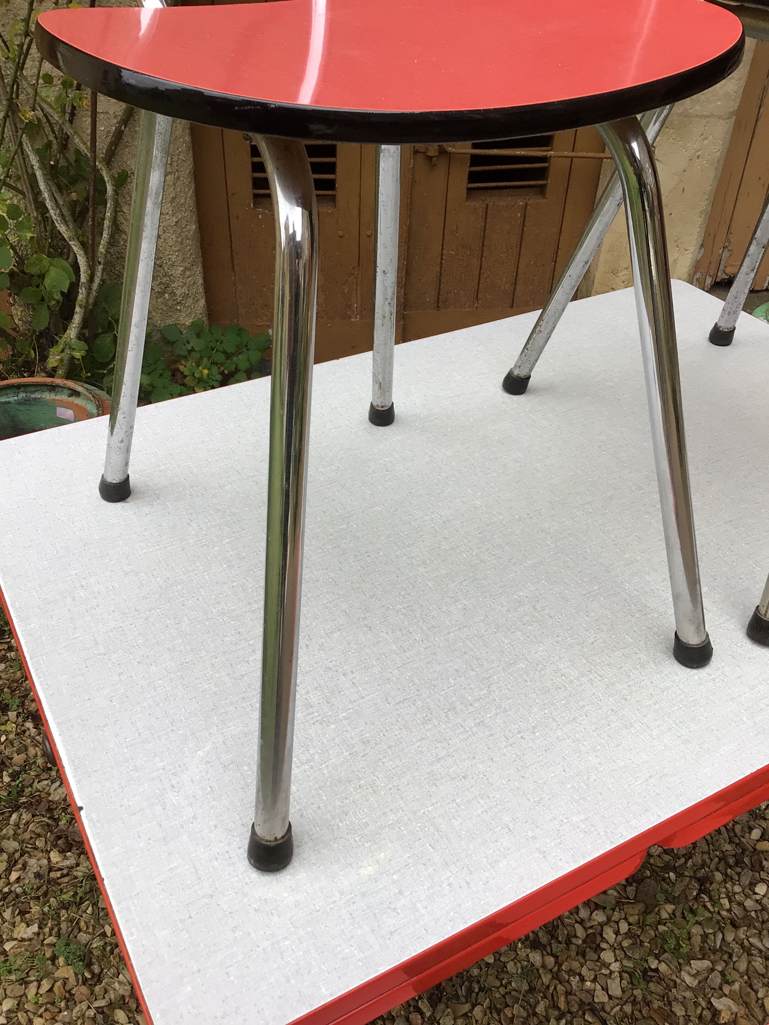 Set Table & Chairs & Kitchen Stools in Formica