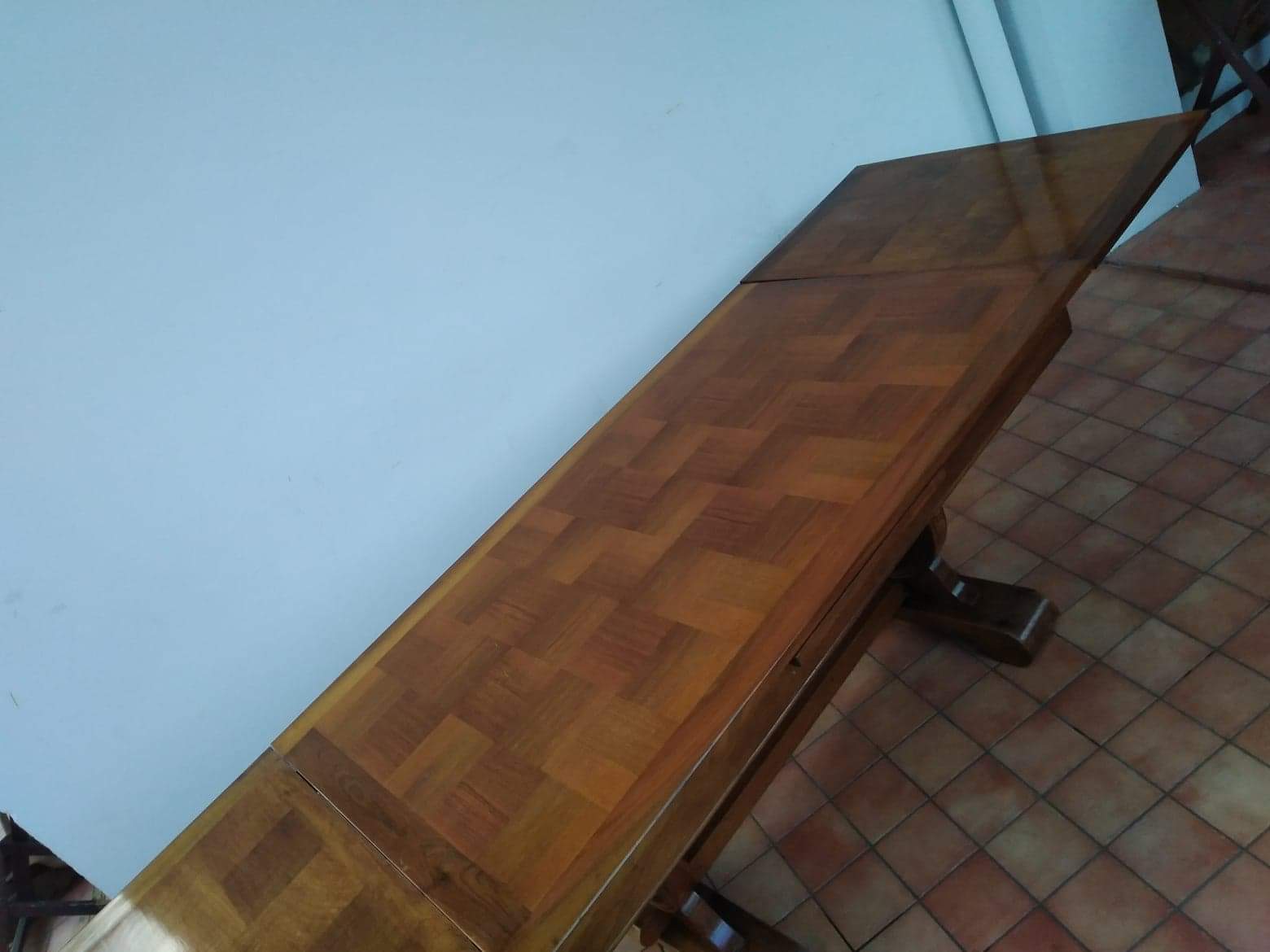 Table from the 1940s in solid oak in the style of Victor Courtray.