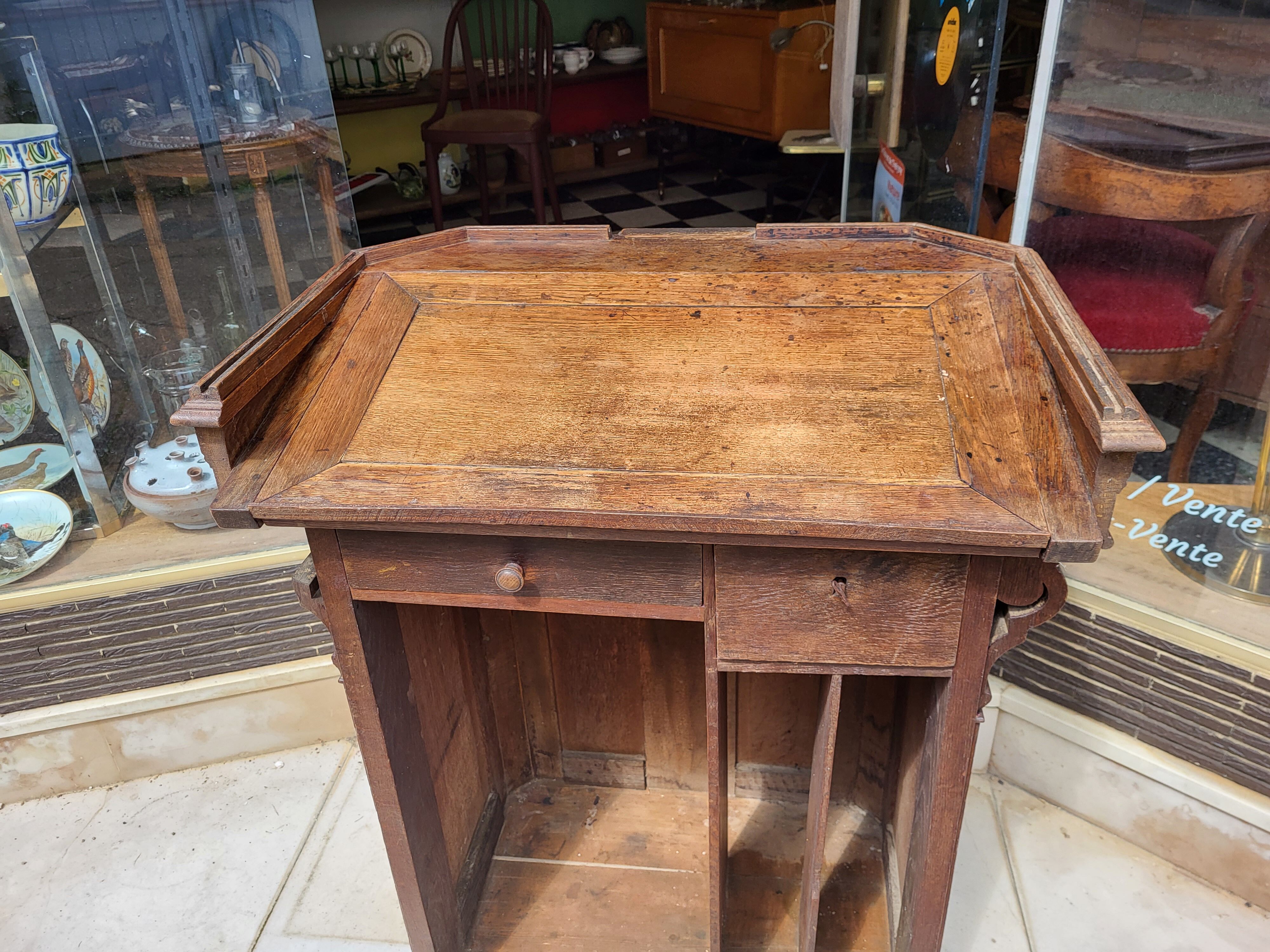 Wooden counter / Docking station 40s