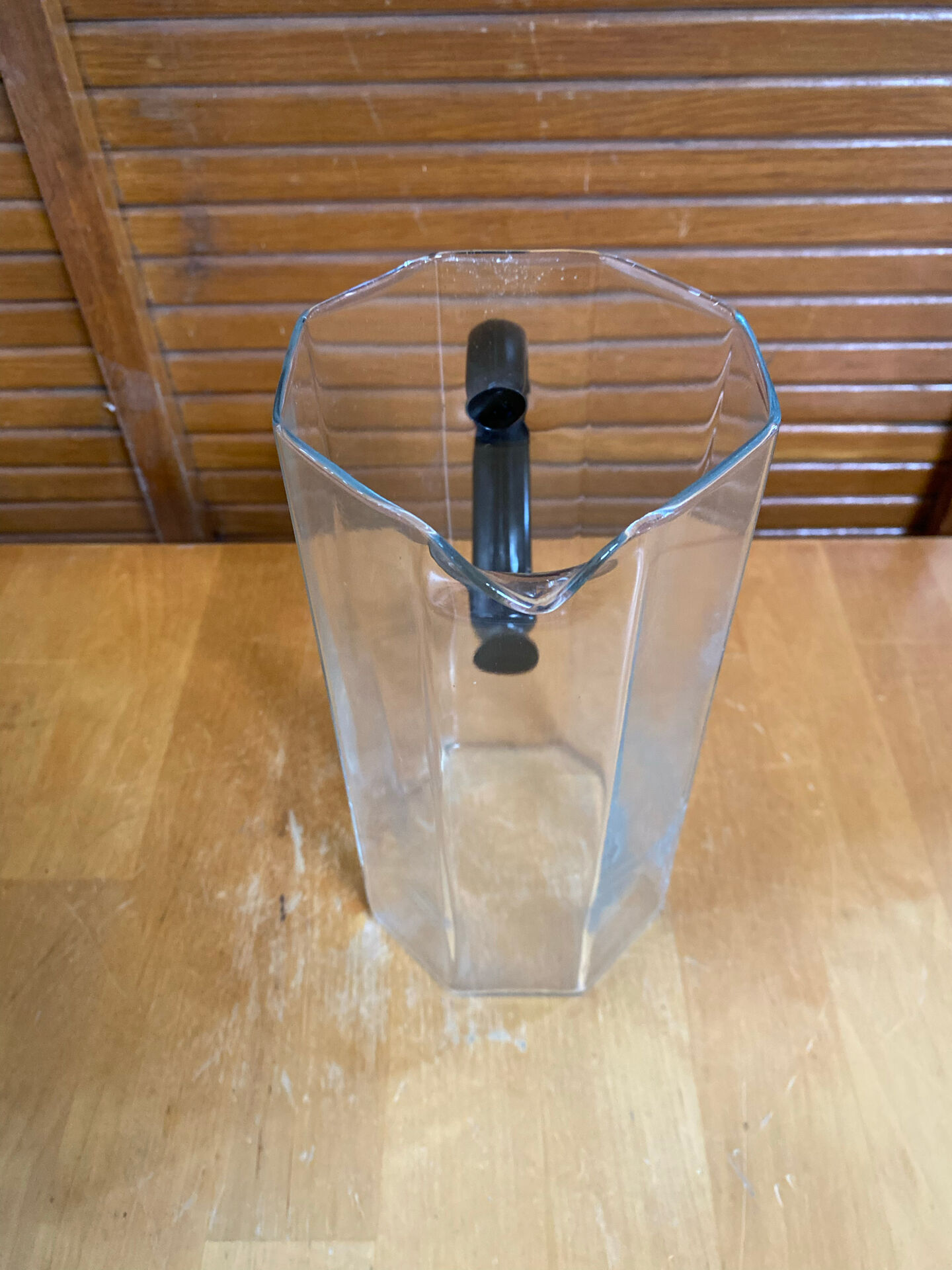 Old pichet arcoroc model octime transparent glass + black handle wine