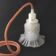 Lampe corolle de verre opaque à guirlandes
