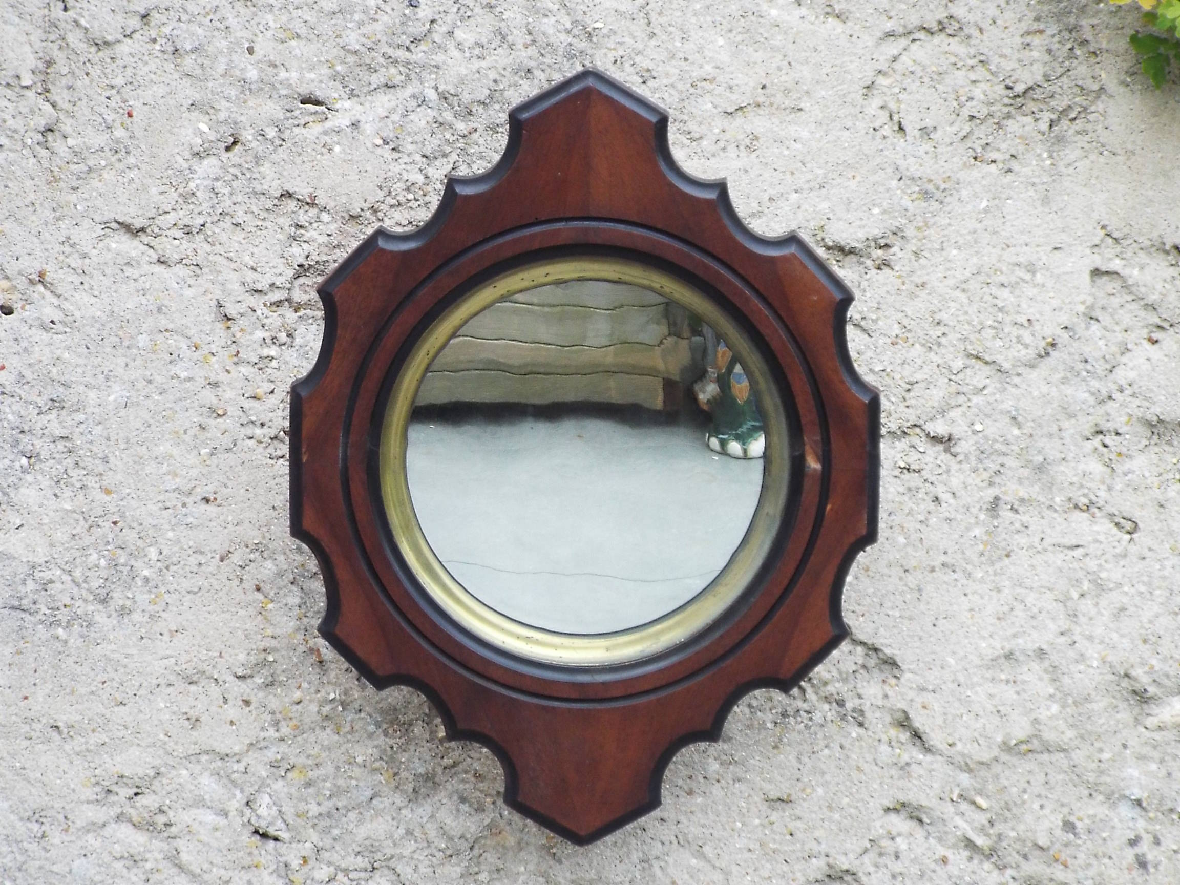 Round mirror