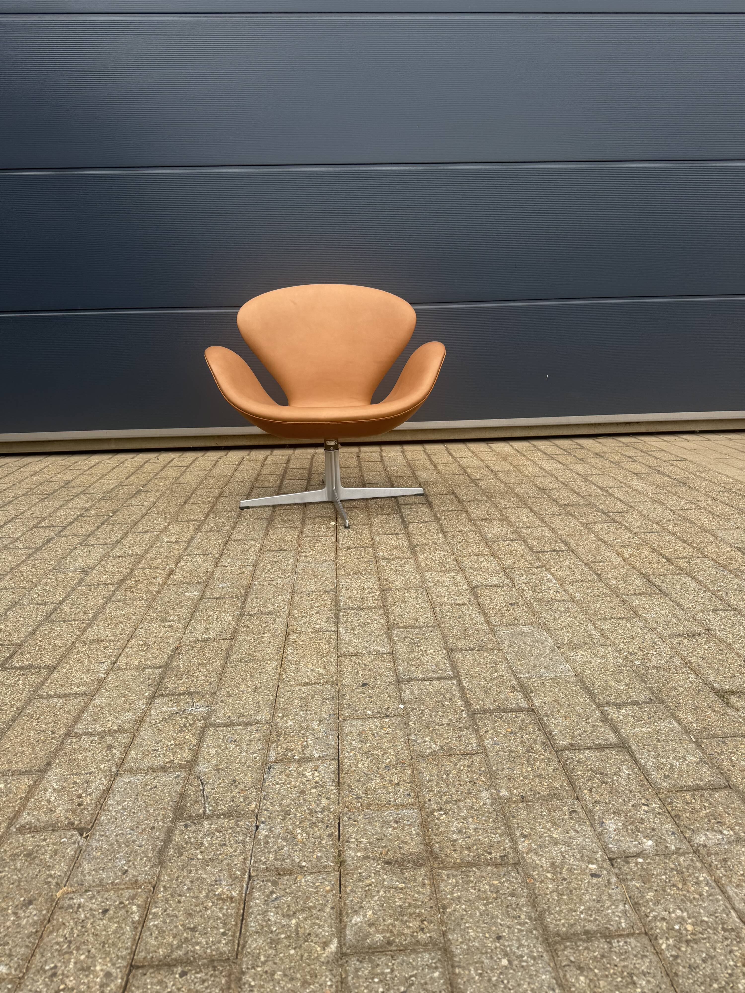 Fritz Hansen Swan Chair 05-‘67 Cognac Camel leather AS NEW