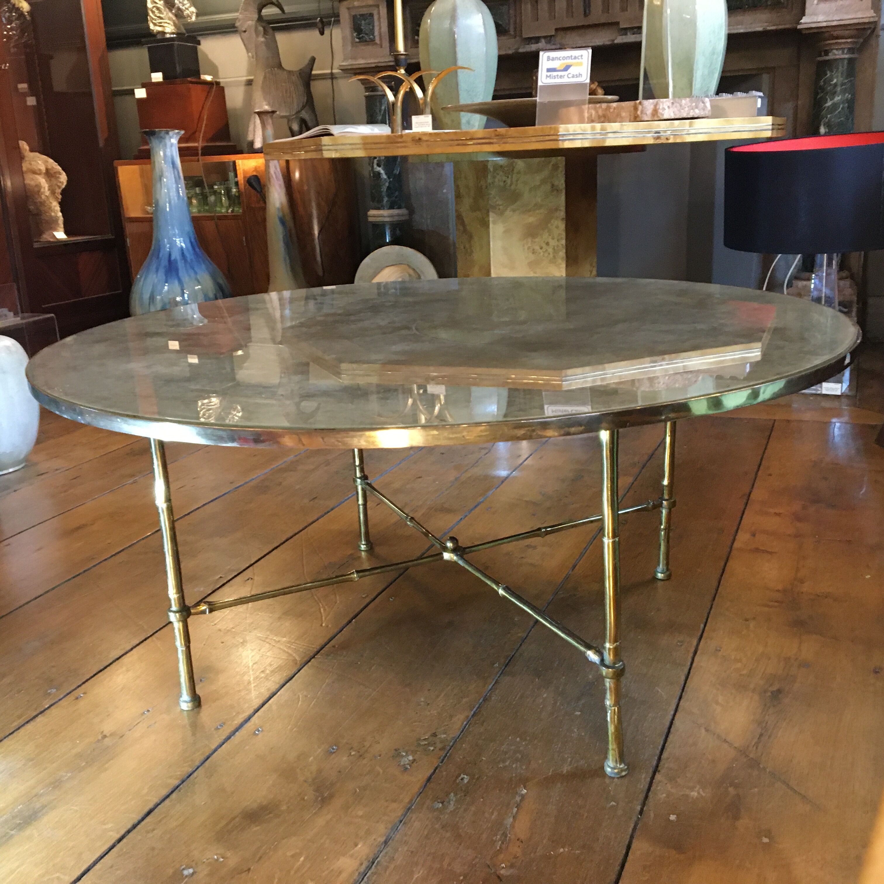 Table basse en bronze doré, verre façon miroir doré, circa 1940