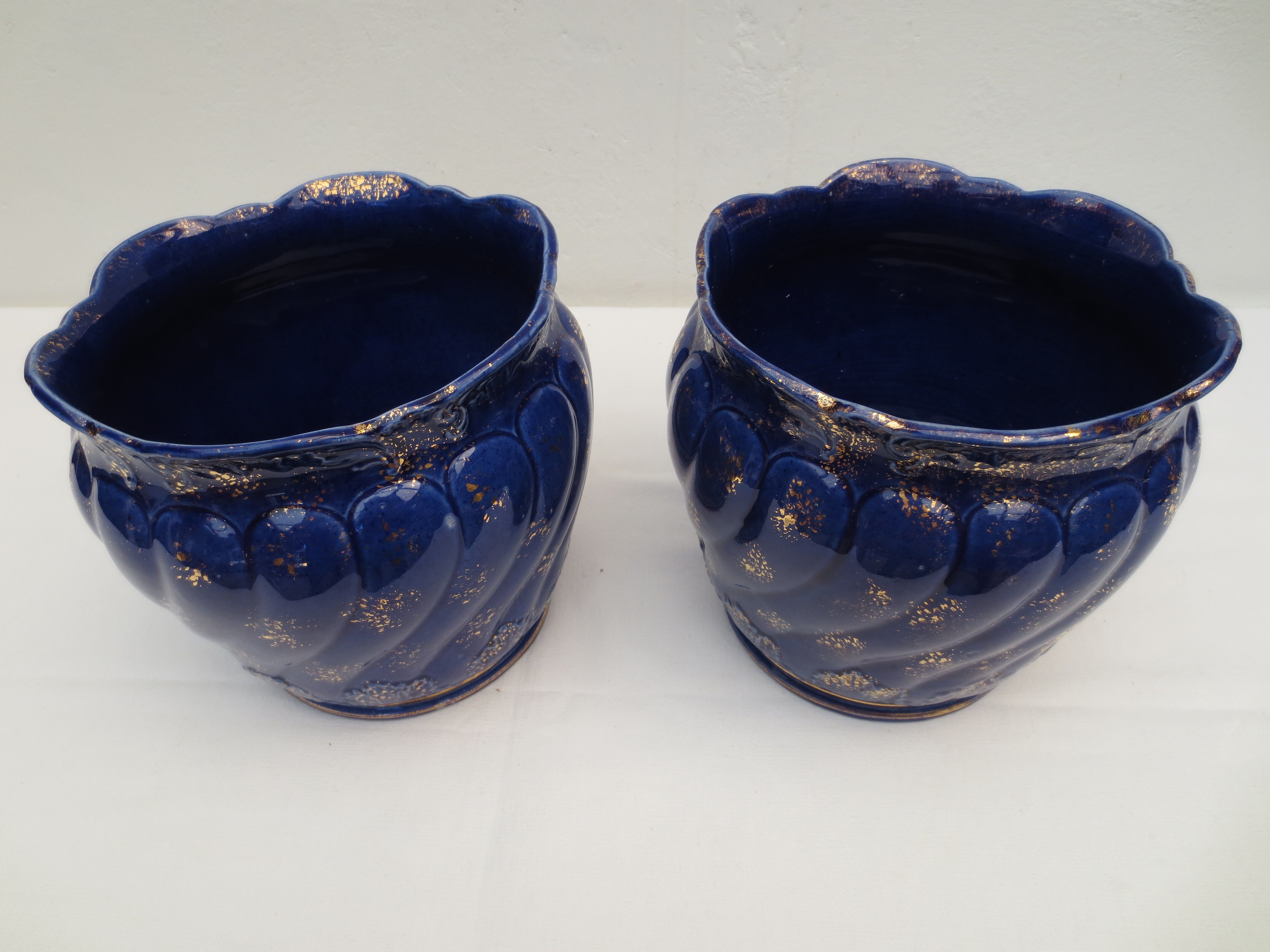 Pair of cache-old pots in midnight blue and gold ceramic