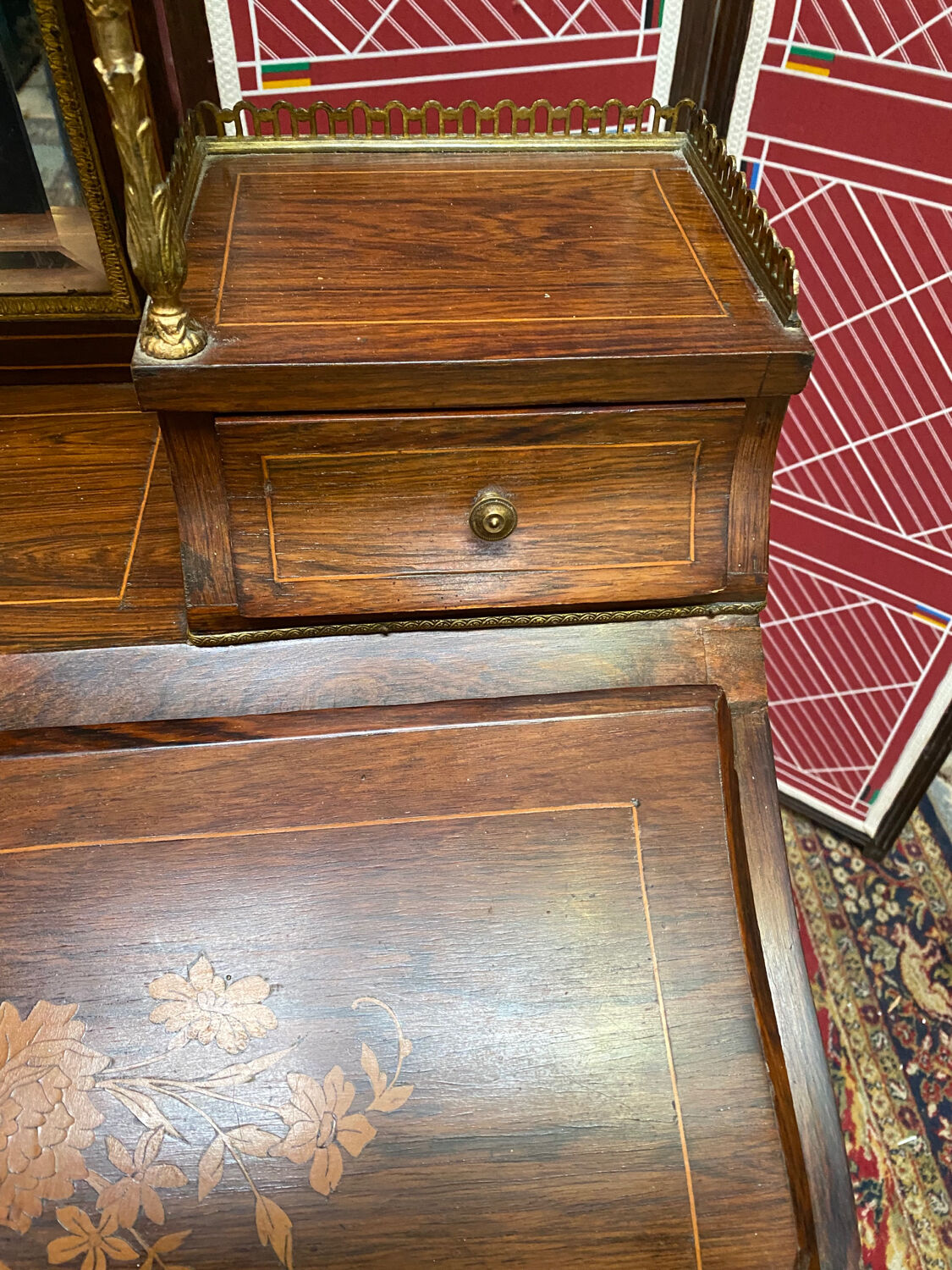 Wriitng desk laiding Louis XV style with secret compartment