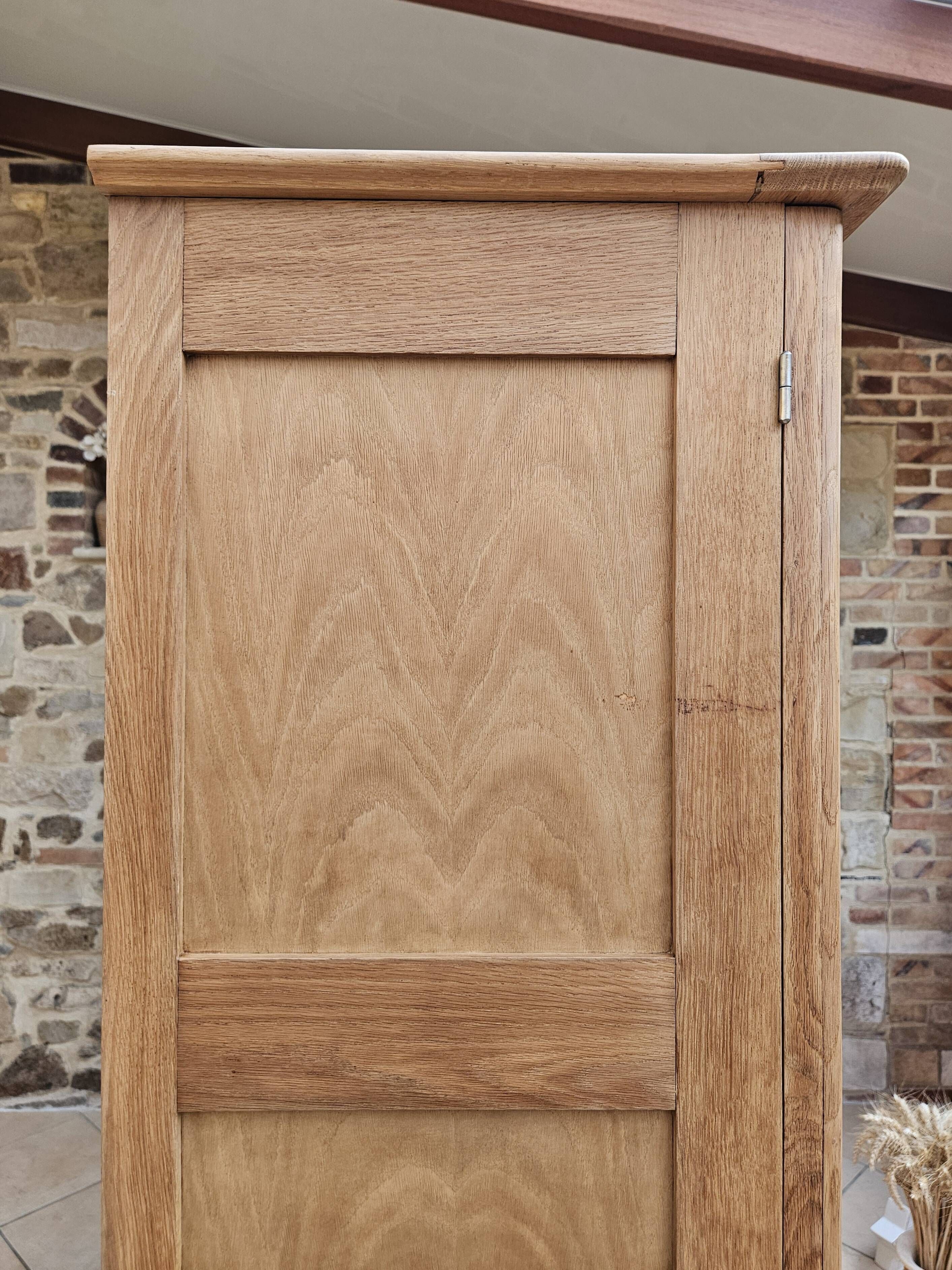 Armoire vintage