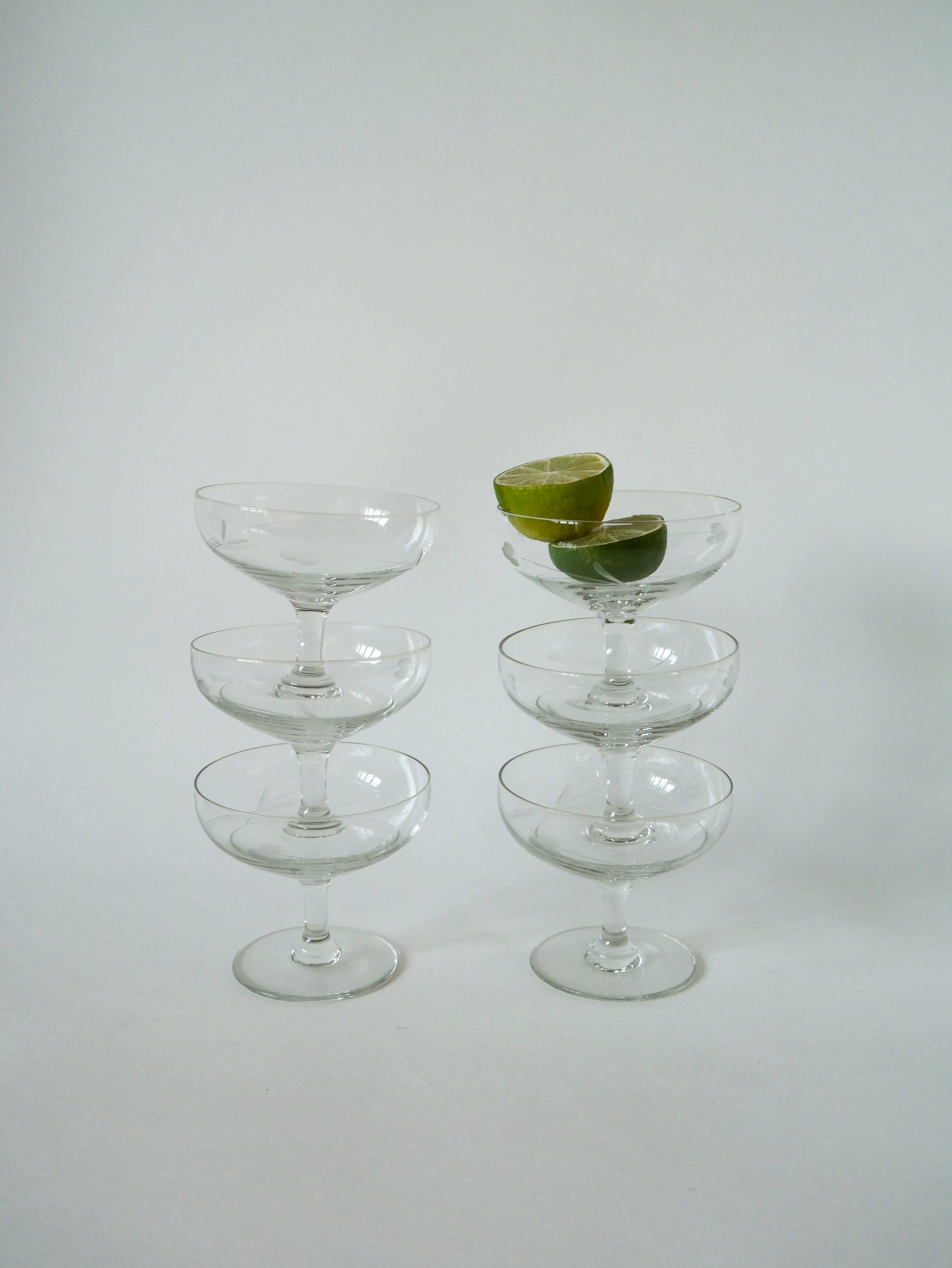 set of 6 engraved crystal champagne glasses 1950 8 X 9.5 cm