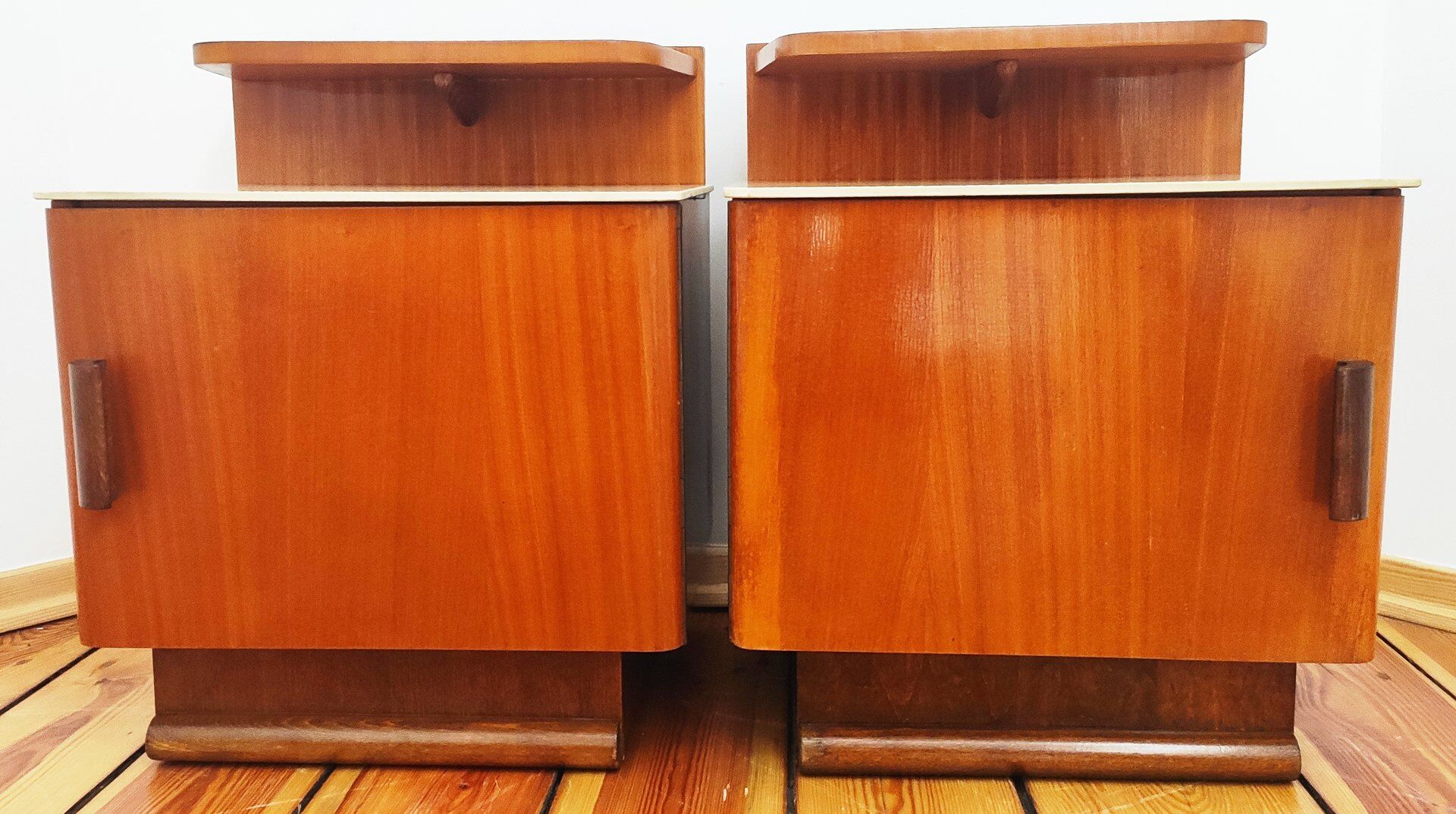 Paire de tables de nuit de J. Halabala pour UP Závody, Tchécoslovaquie, années 1950