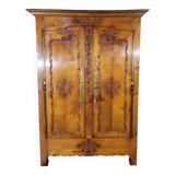 Armoire style Louis XV en merisier sculpté