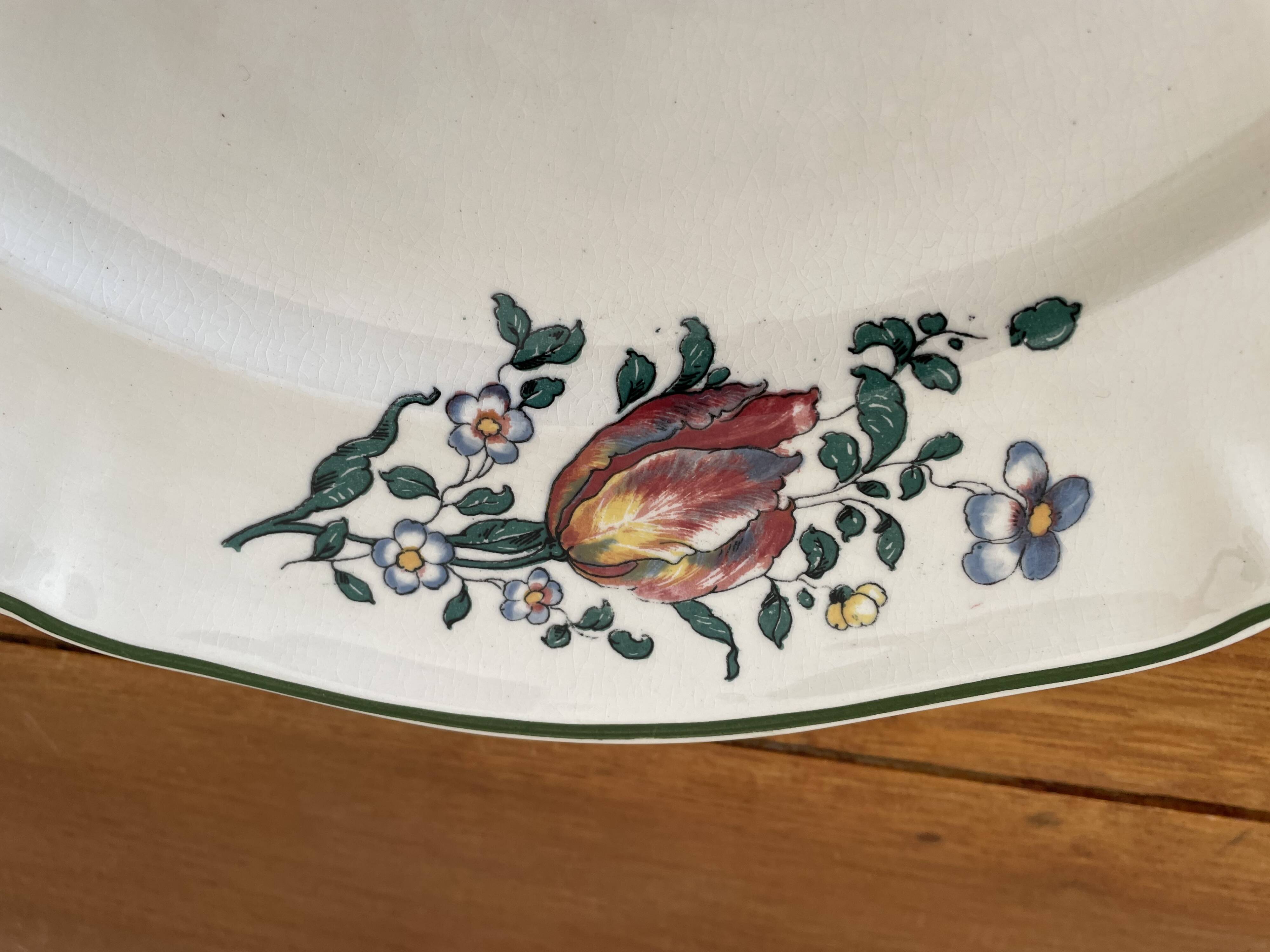 Grand plat de service ancien  en faïence de Villeroy & Boch