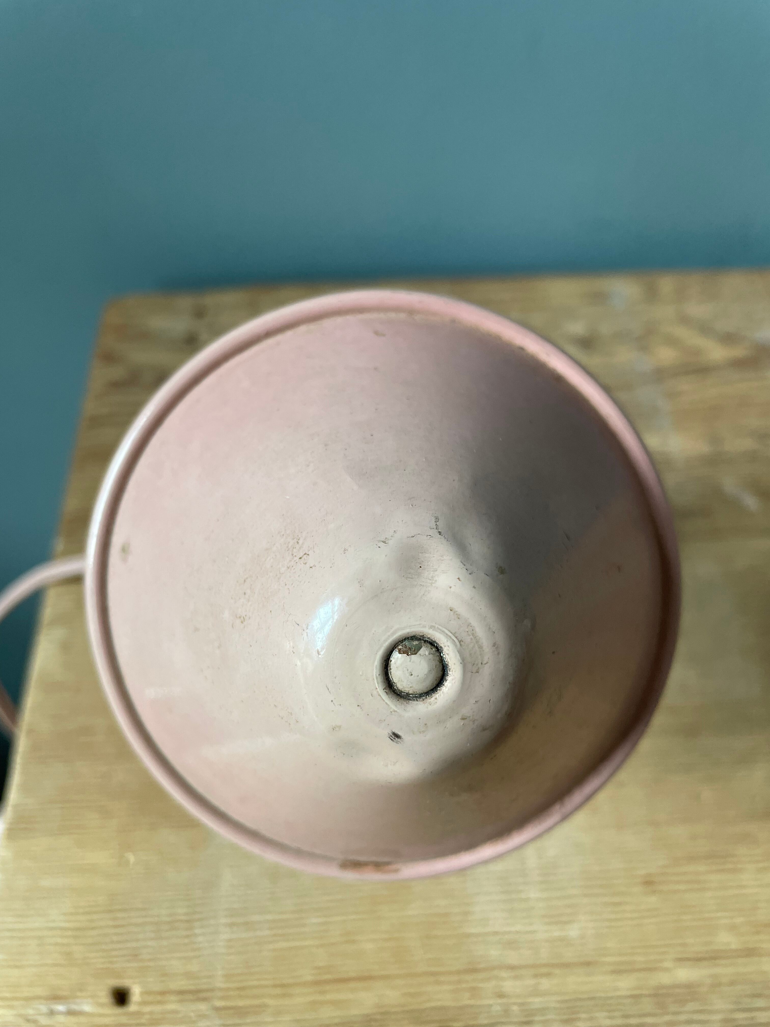 Mushroom lamp with pliers, pink vintage e-reader