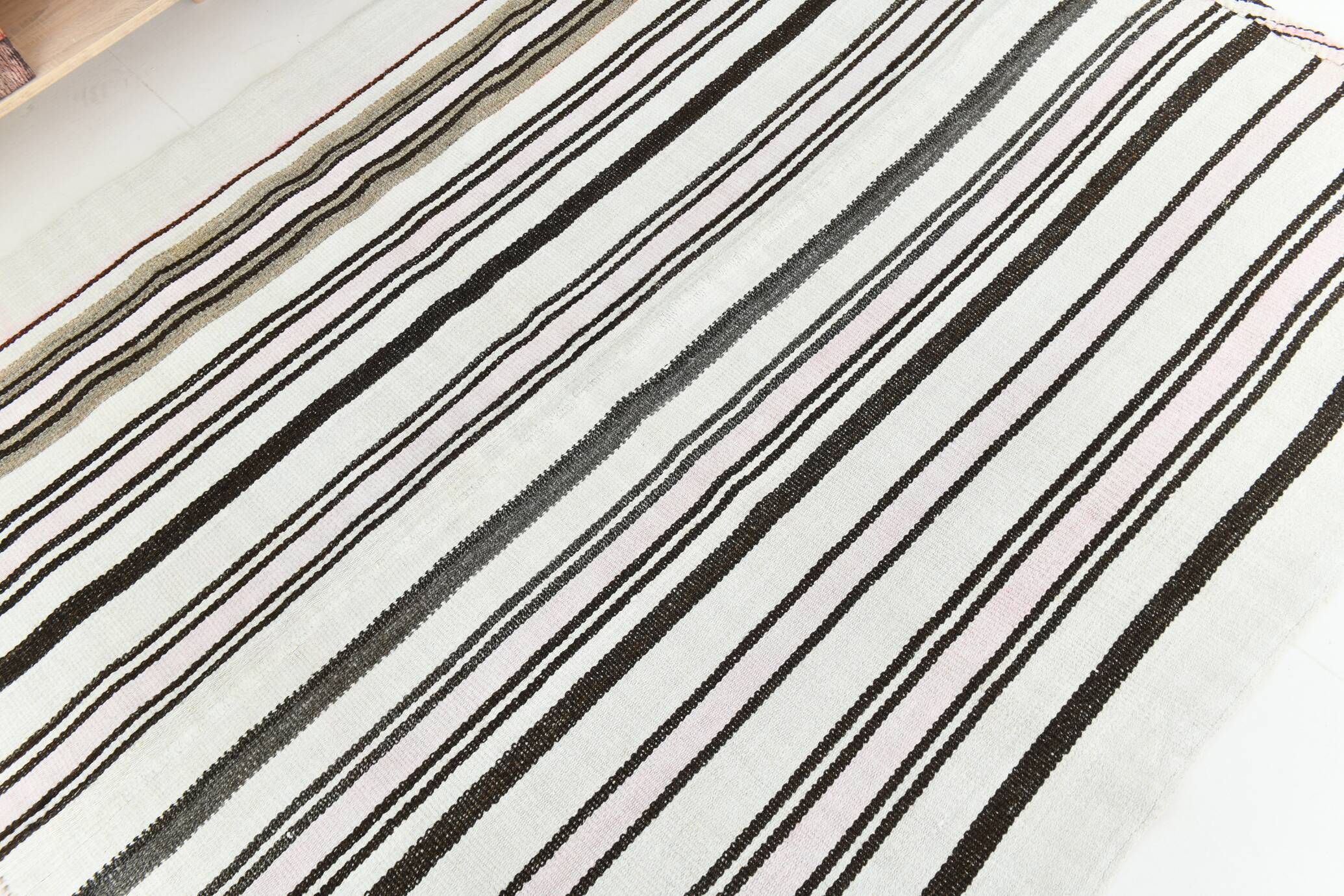 Kilim Turc Vintage Rayé Blanc et Brun, Tapis Bohème Tissé Main,175x220Cm
