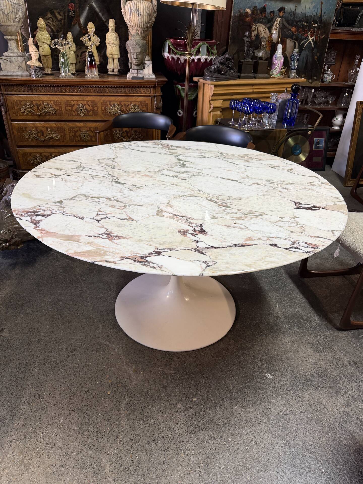 Table knoll eero saarinen modèle tulipe en marbre 137 cm