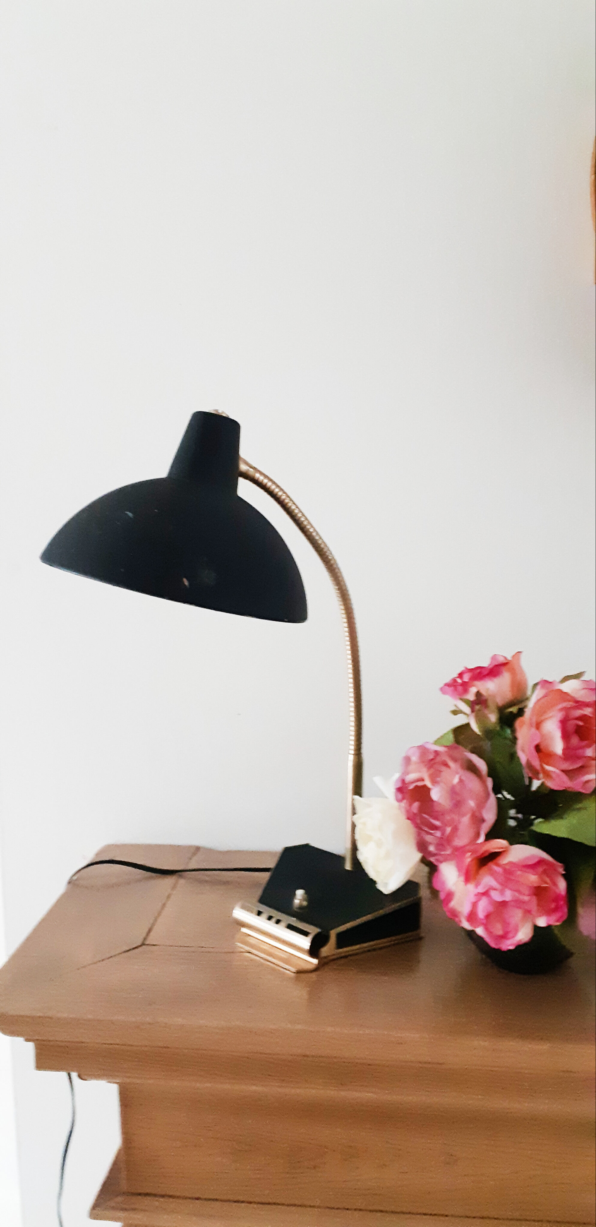 Black desk lamp