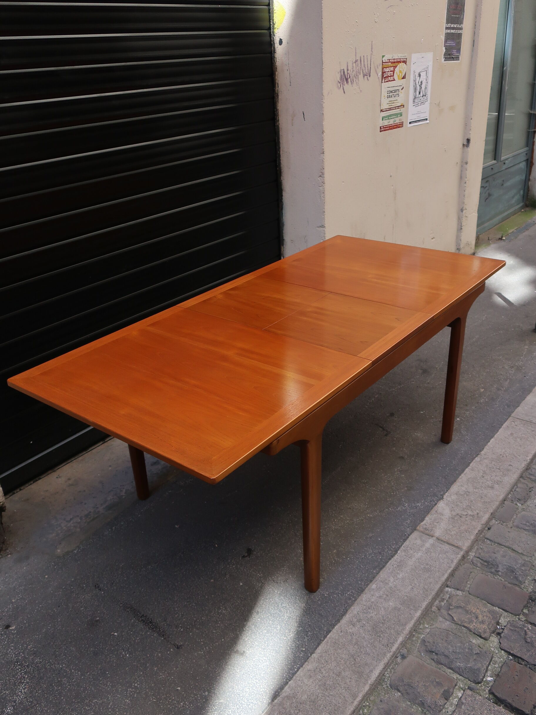 Nathan furniture dining table in 60s teak with butterfly extension