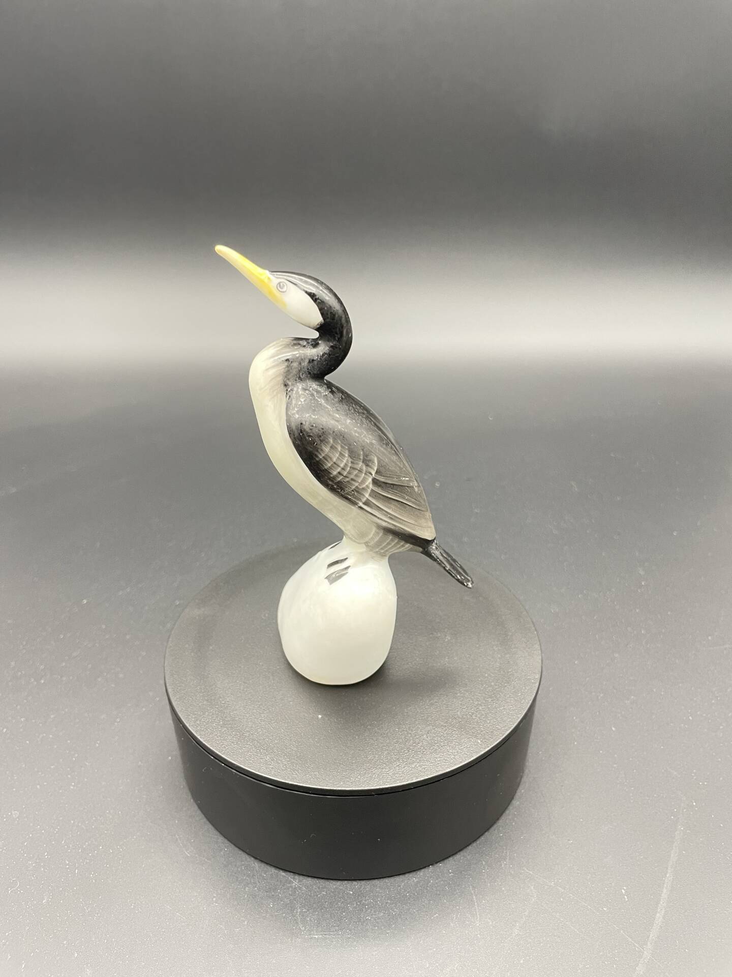 Porcelain bird Hollóháza – Vintage Hungarian sculpture from the 1960s