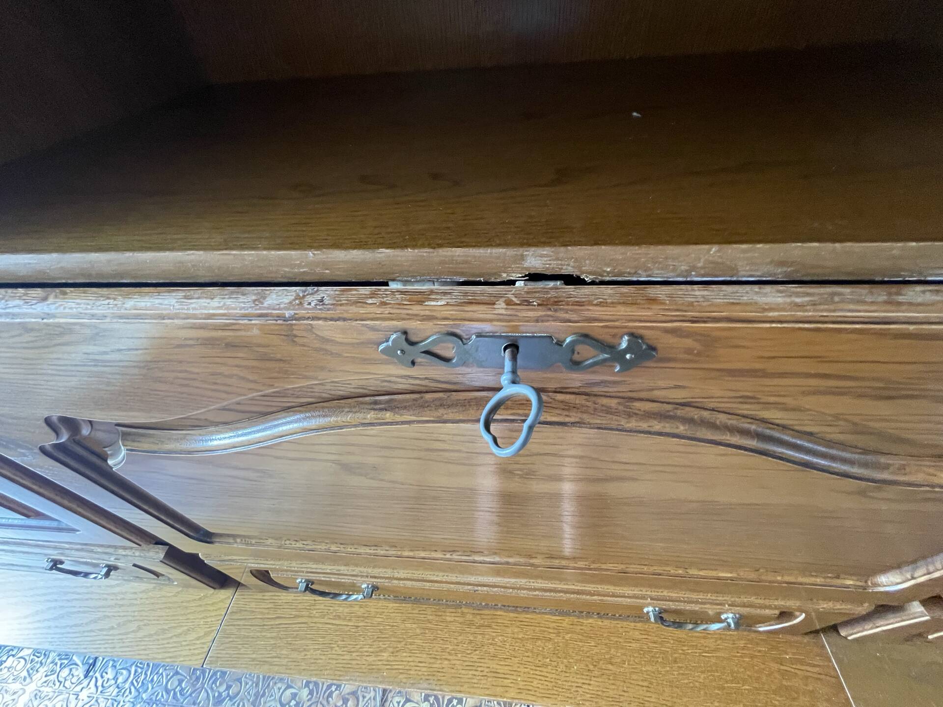 Vintage oak modular wall unit – 3 pieces with display cabinet