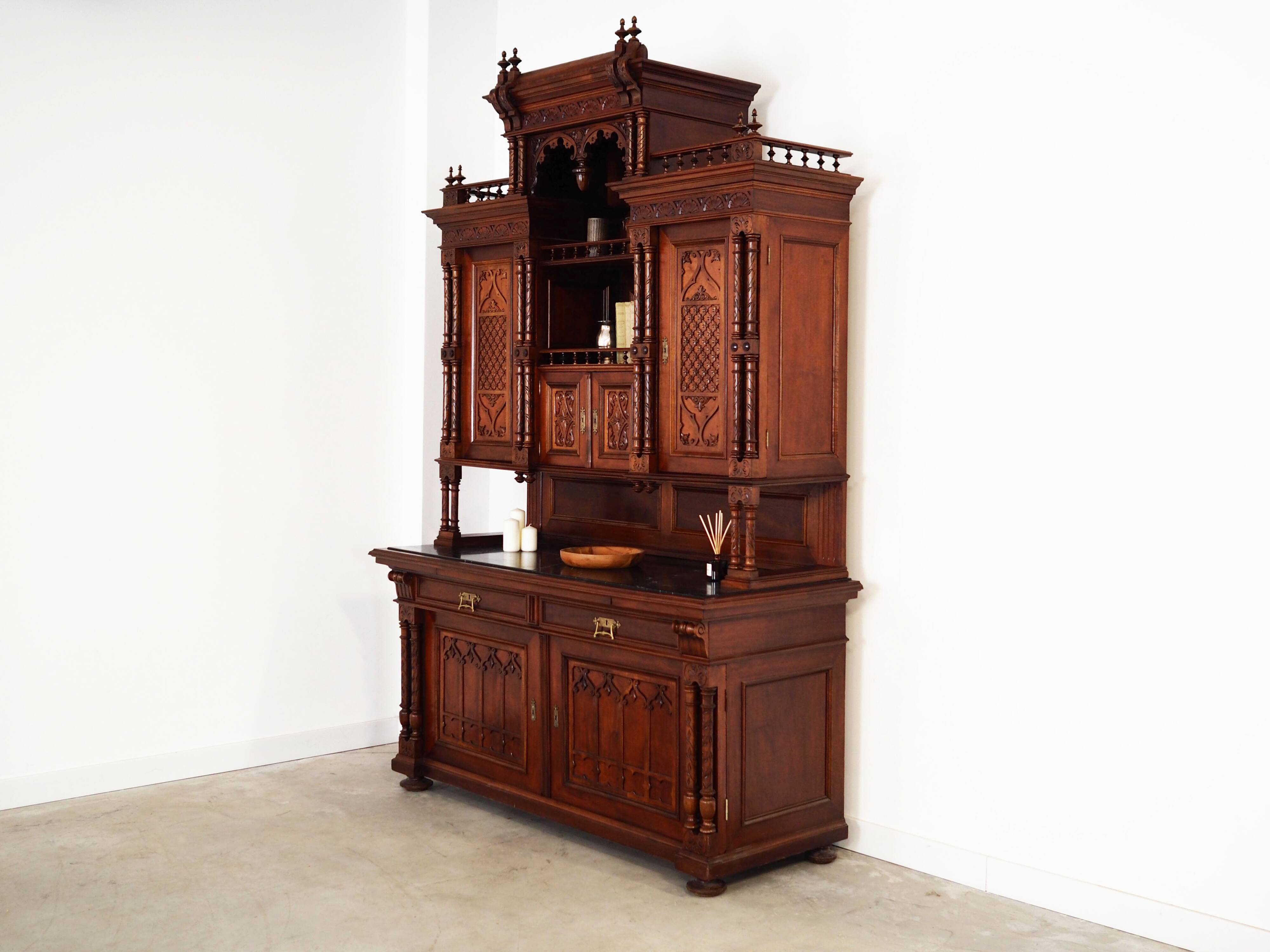Armoire, vaisselier en chêne, Allemagne première moitié du XXème s.