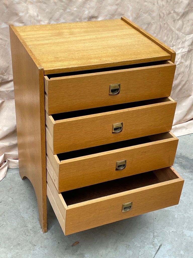 Scandinavian style drawer cabinet