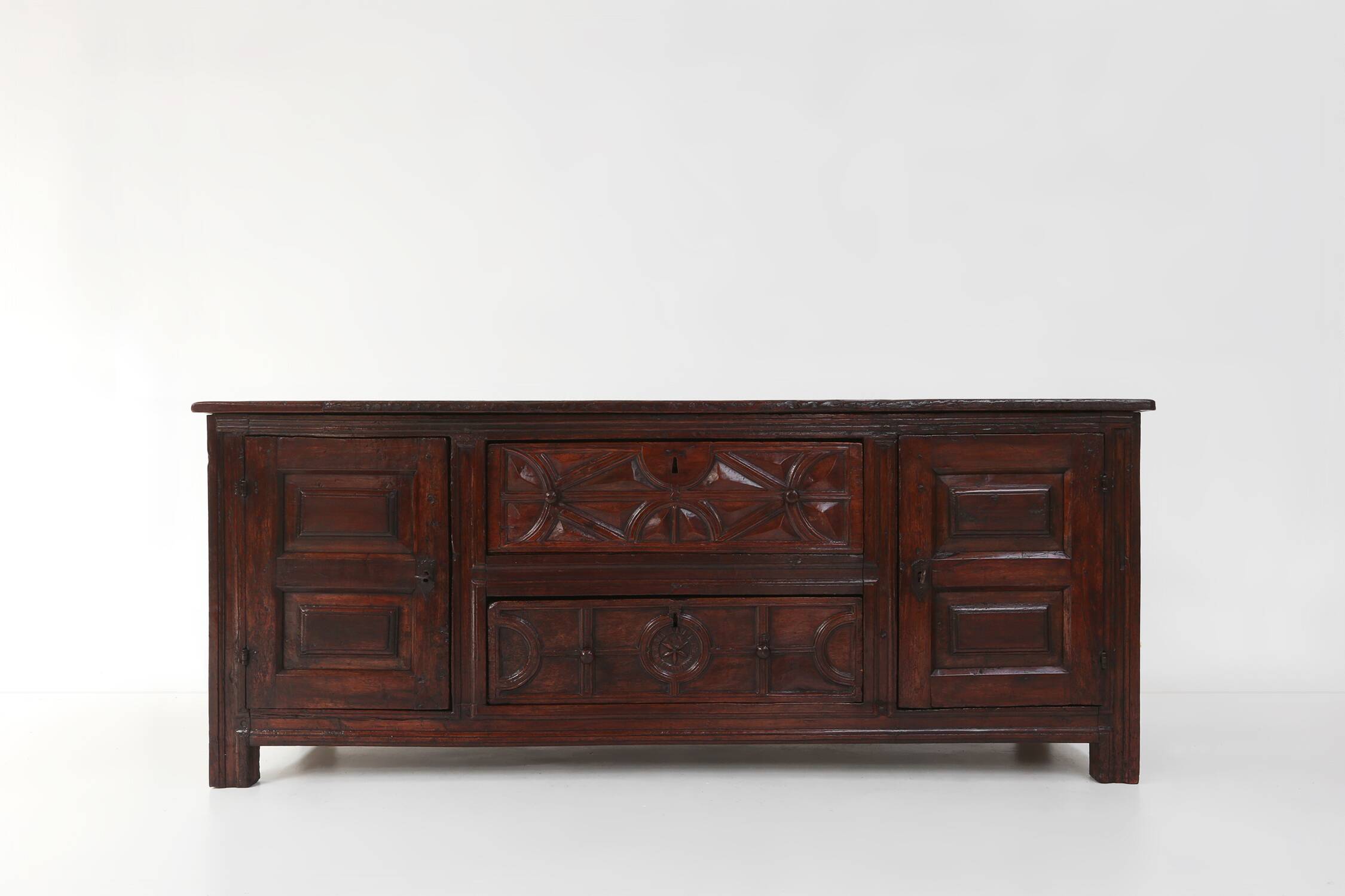 Buffet géométrique français unique du 16ème siècle en chêne