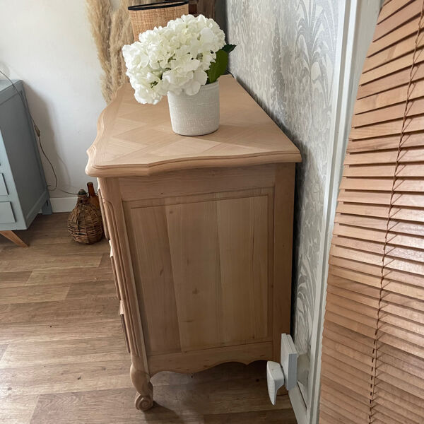 Commode Louis XV en merisier massif