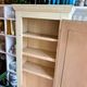 Standing man, cabinet with 1 door, 3 shelves in beige wood