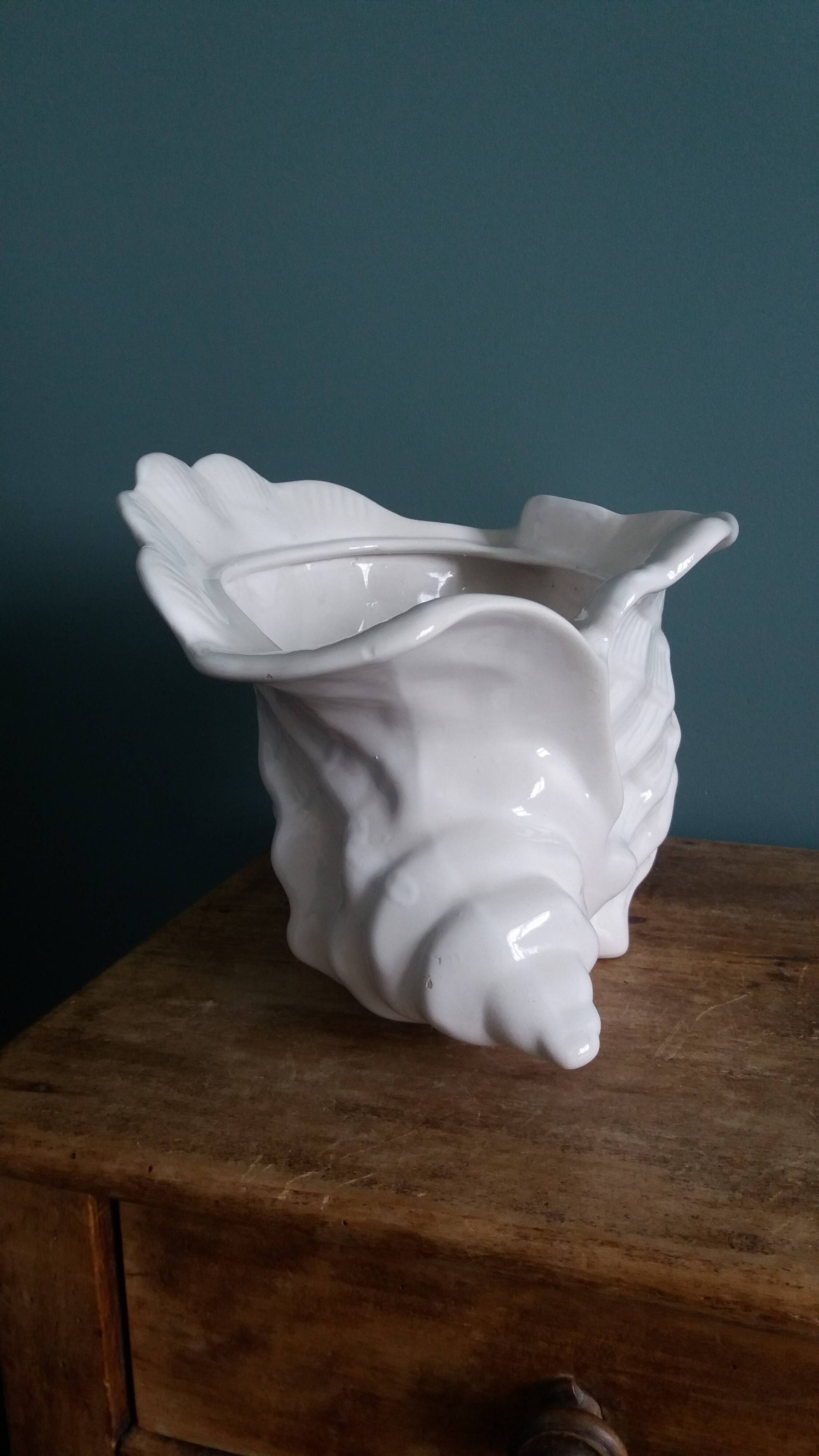 Ceramic conch shell, plant pot or trinket dish.