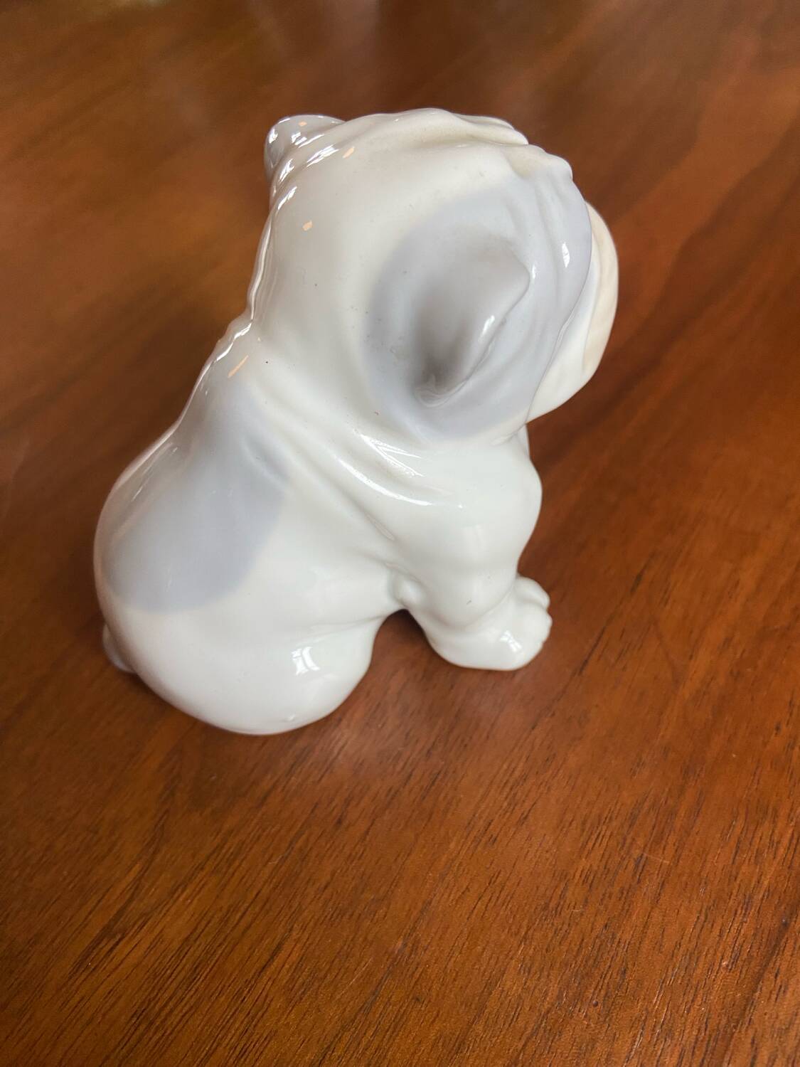 Chien en porcelaine Harvey Knox