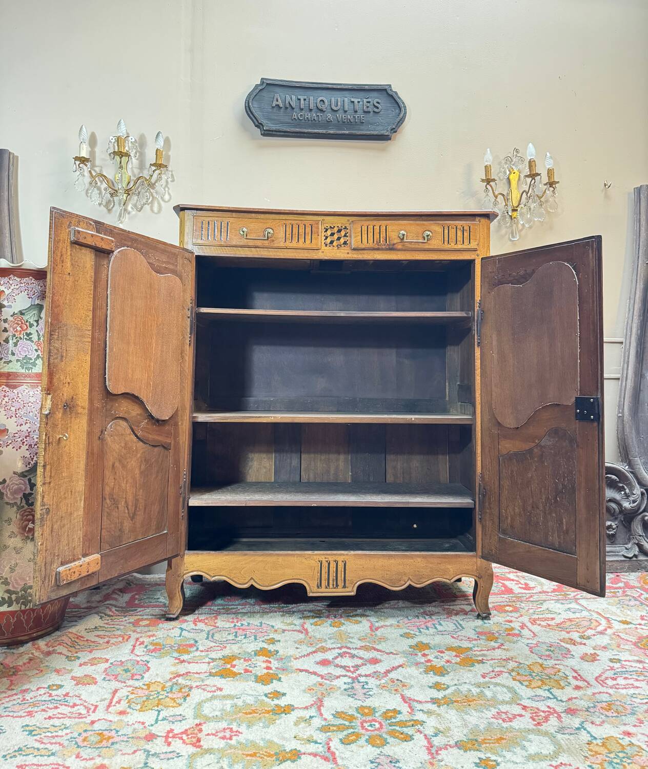 Walnut cabinet from the louis xv xviii century