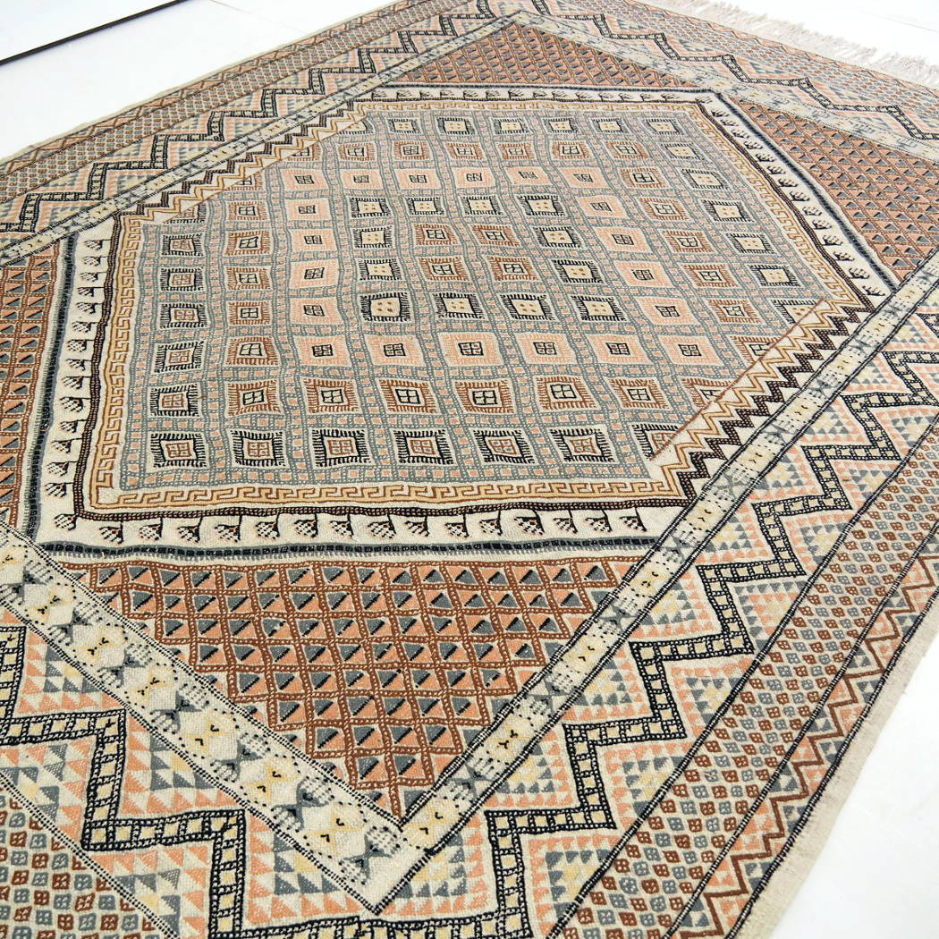 Hand-woven Kilim from Tunisia with 1st choice wool 290x210x3cm