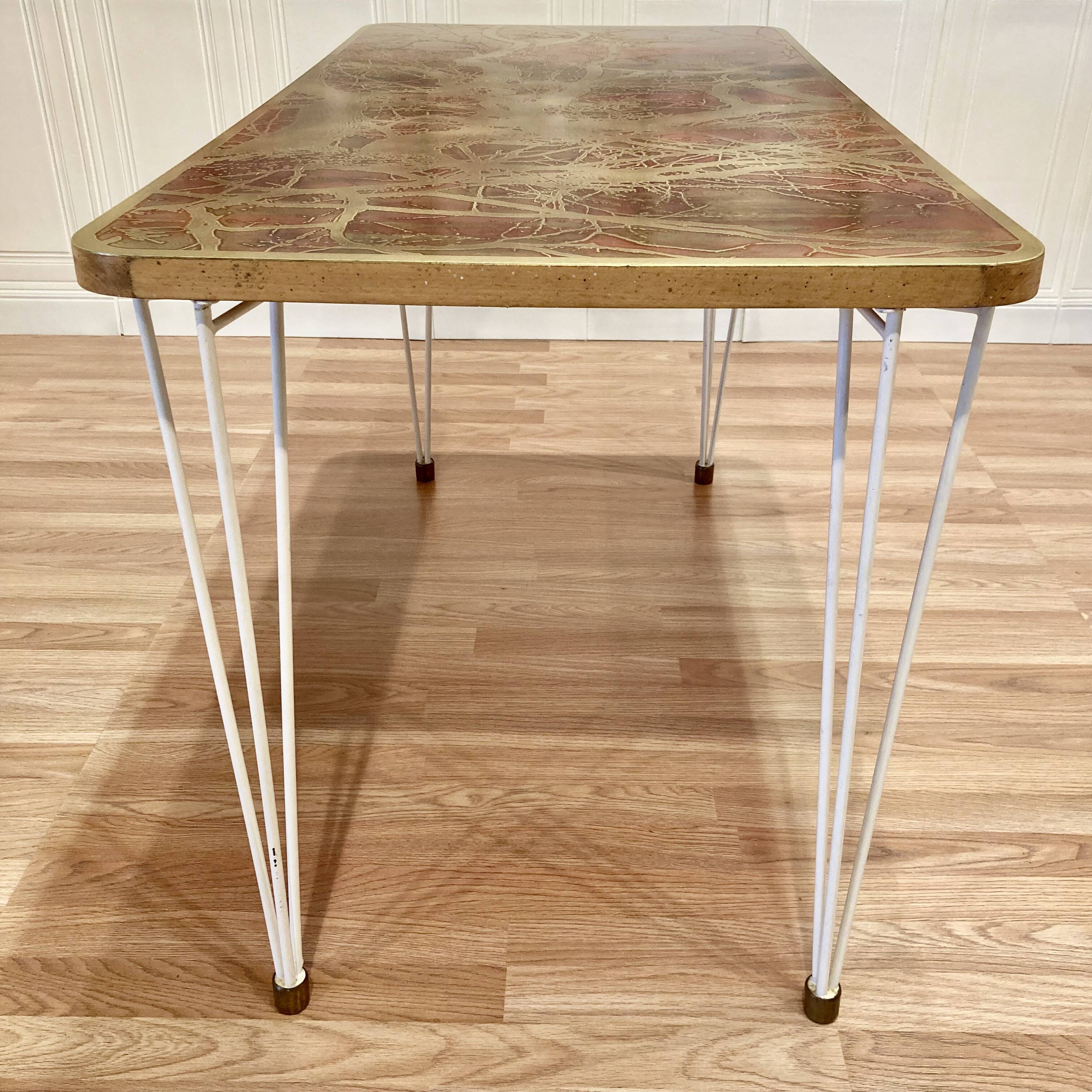 Table haute design et signature scandinave 1950.