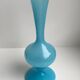 Vase en opaline bleu ciel années 50