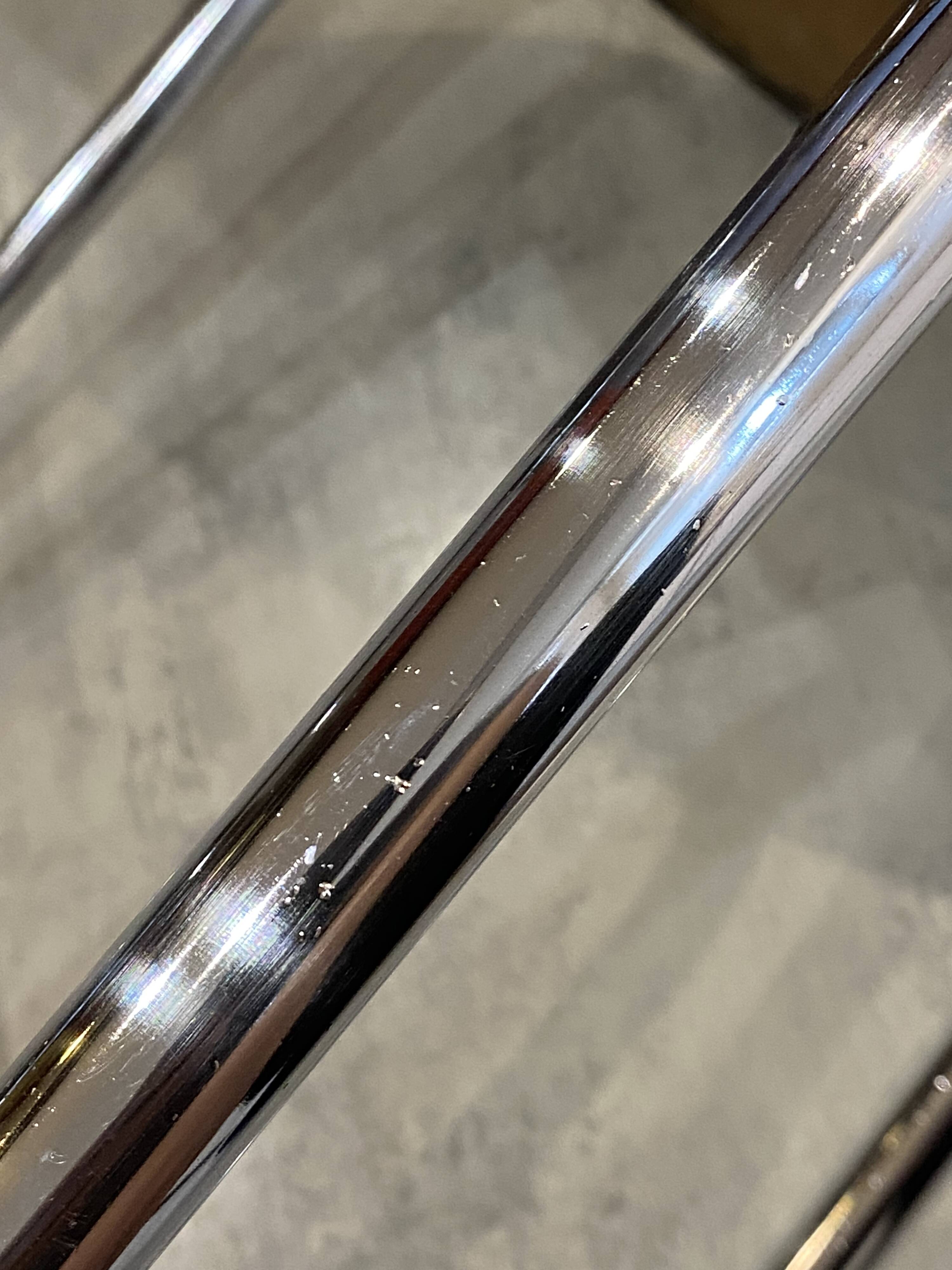 Table d’appoint chrome et skai noir vintage style Bauhaus vintage 1970