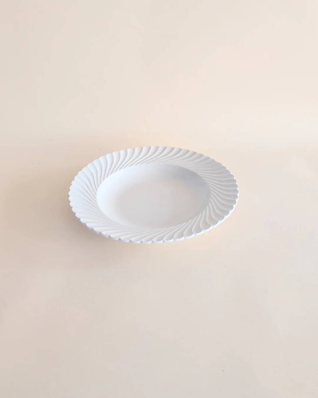White ceramic twisted dinnerware set